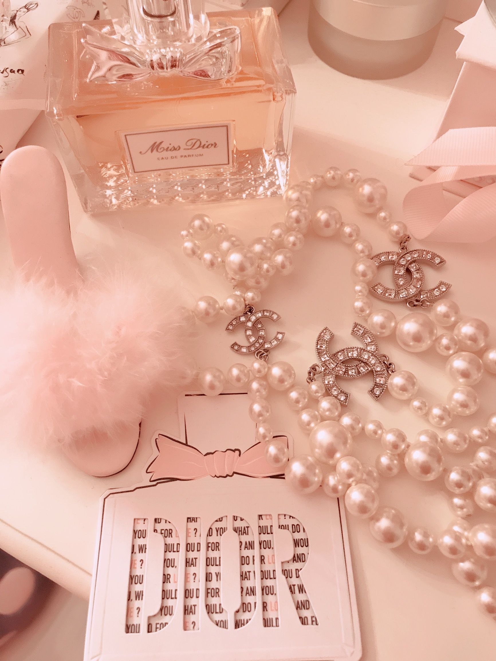 Dior, Miss Dior, Parfüm, Perlenkette, Rosa Ästhetik, QHD+, Hintergrundbild fürs Tablet