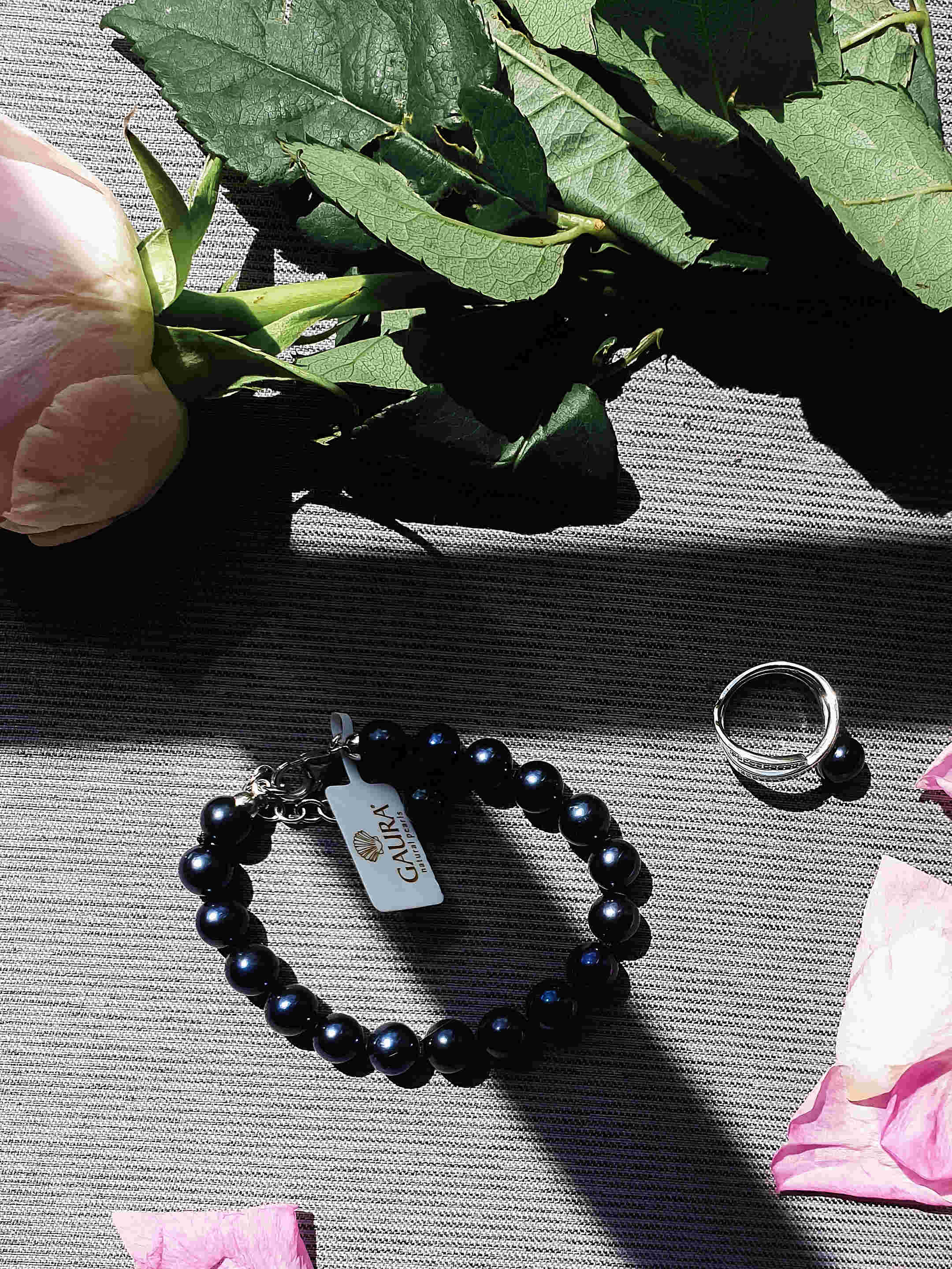 Armband, Schwarze Perlen, Ring, Blätter, Schmuck, Hintergrundbild für iPad und Tablet