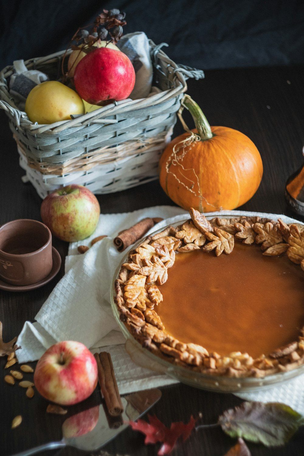 Kürbiskuchen, Pumpkin Pie, Äpfel, Korb, Stillleben, HD, Sperrbildschirm fürs iPhone