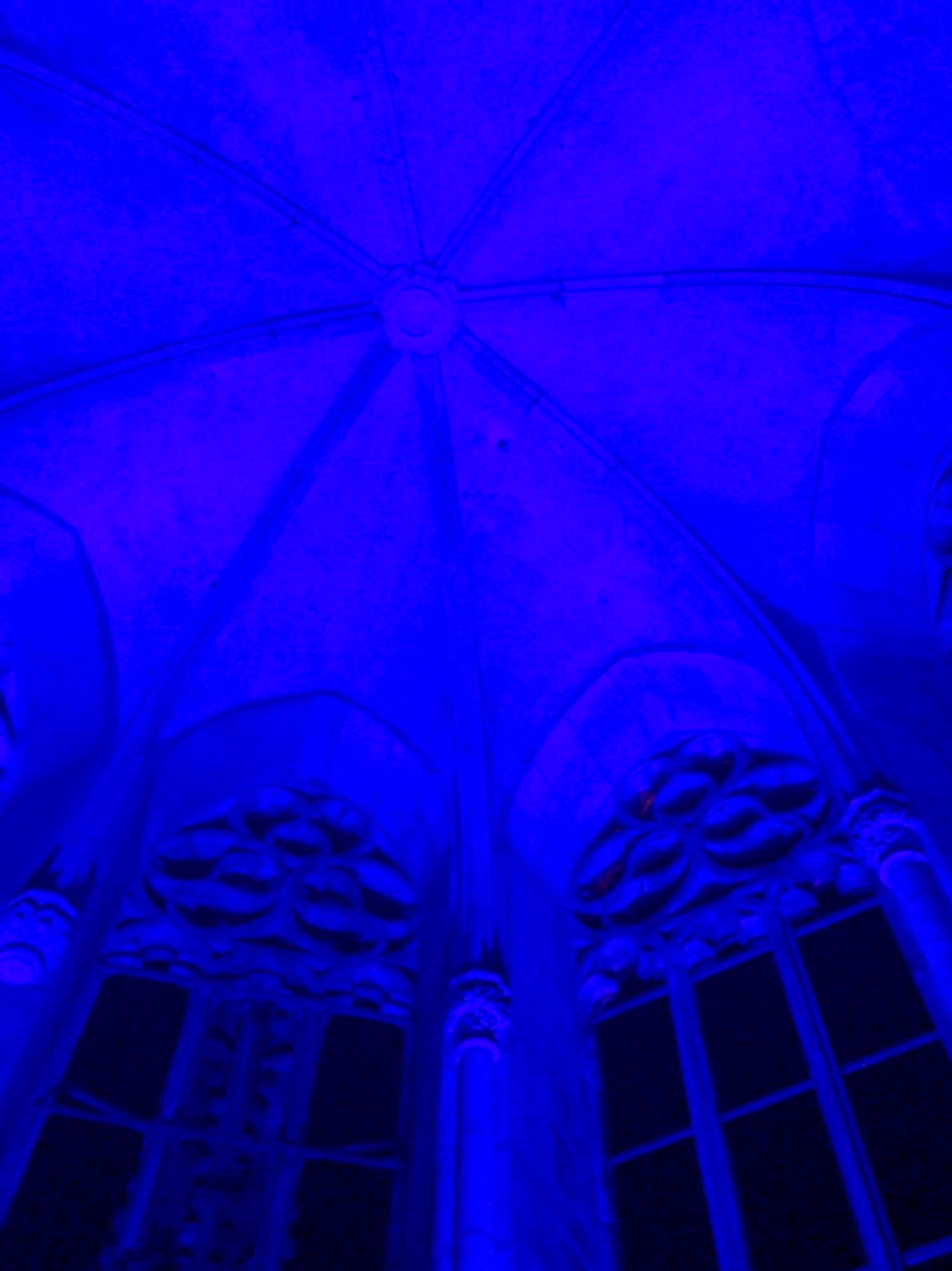 Gewölbe, Kirche, Blaues Licht, Gotik, Fenster, Full HD, Hintergrundbild fürs Tablet