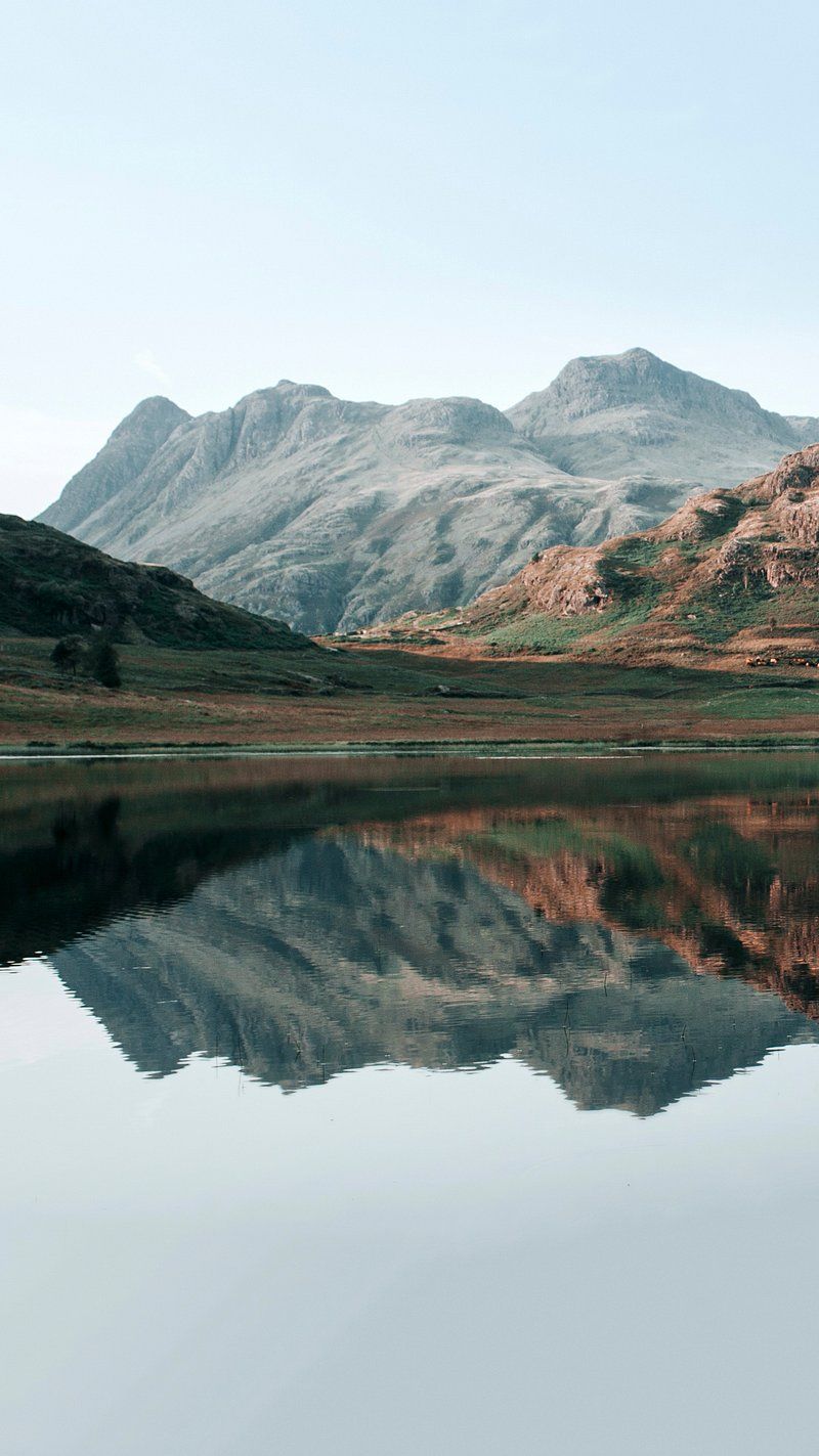 Bergsee, Spiegelung, Berge, Minimalistisch, Hochformat, Hintergrundbild fürs Smartphone
