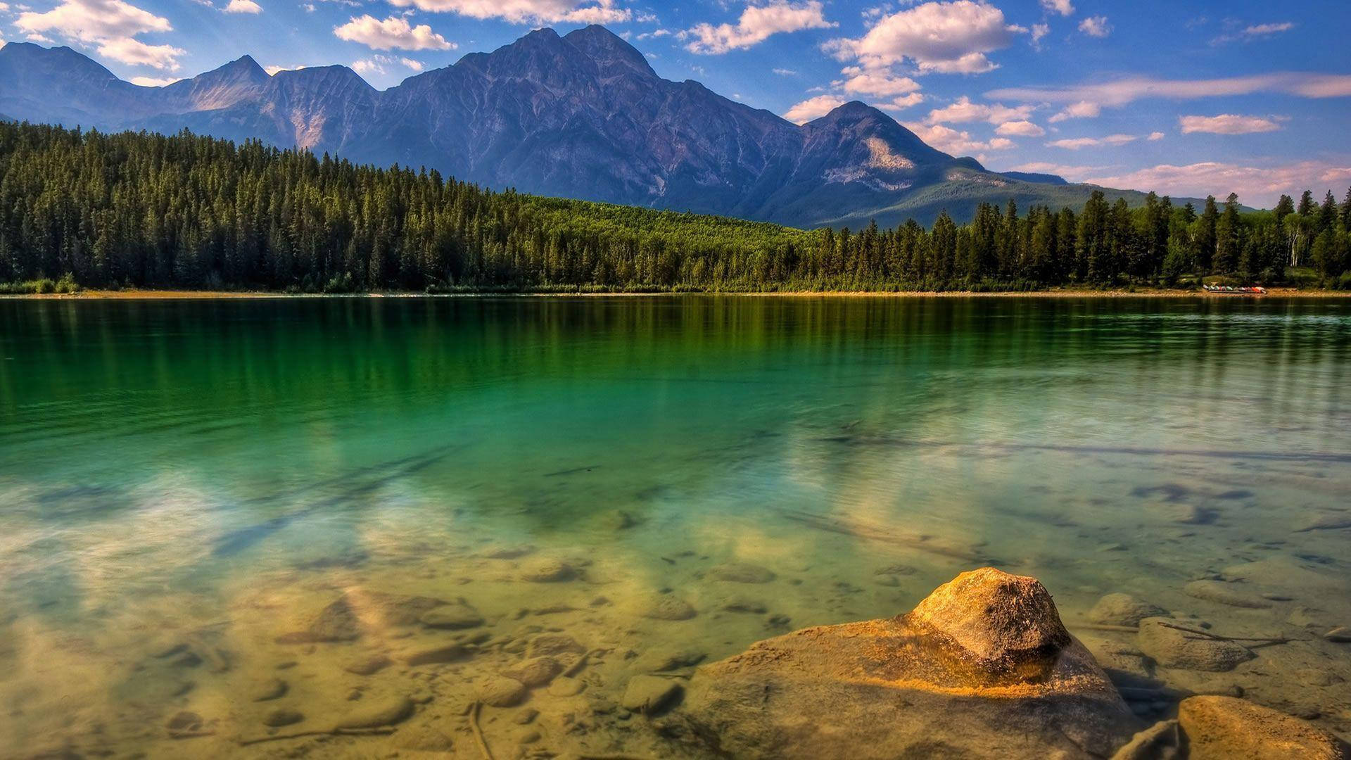 Pyramid Mountain, Jasper-Nationalpark, Klares Wasser, Bergsee, Nadelwald, Full-HD-Hintergrundbild für PC
