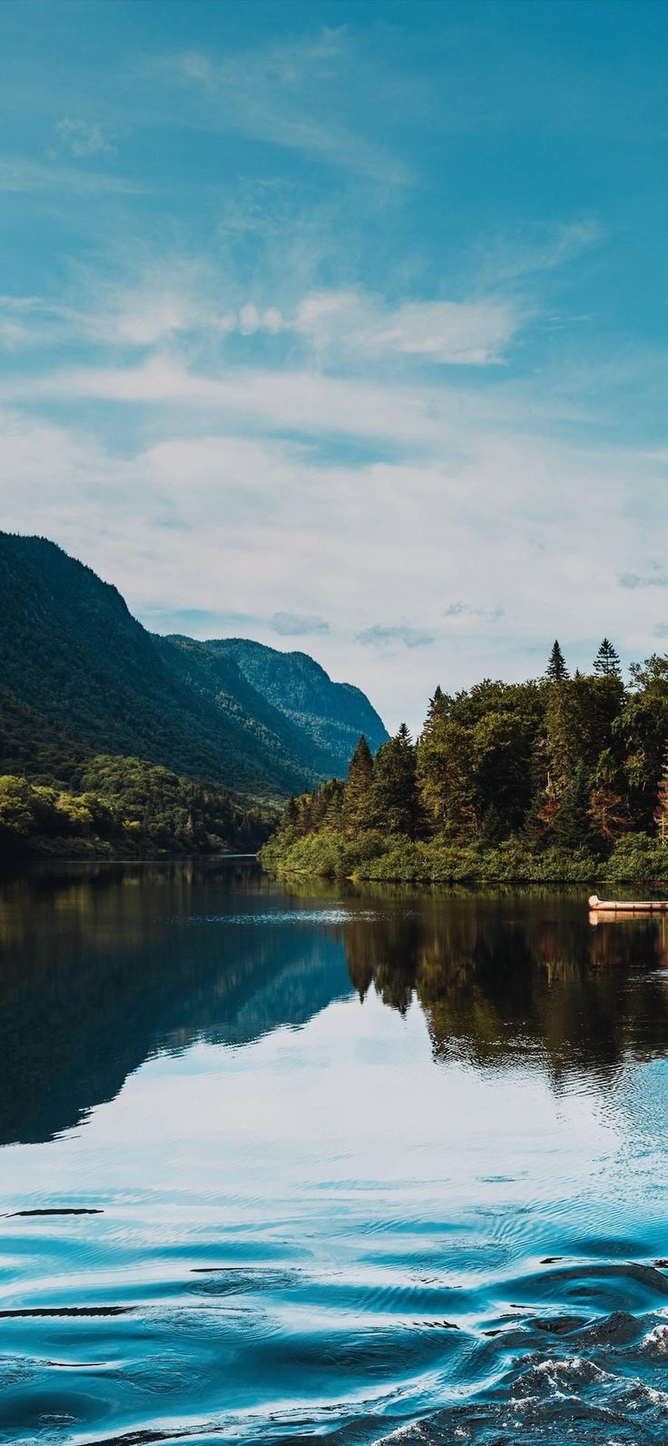 Bergsee, Wellen, Bäume, Blauer Himmel, HD, Handy-Hintergrund im Hochformat