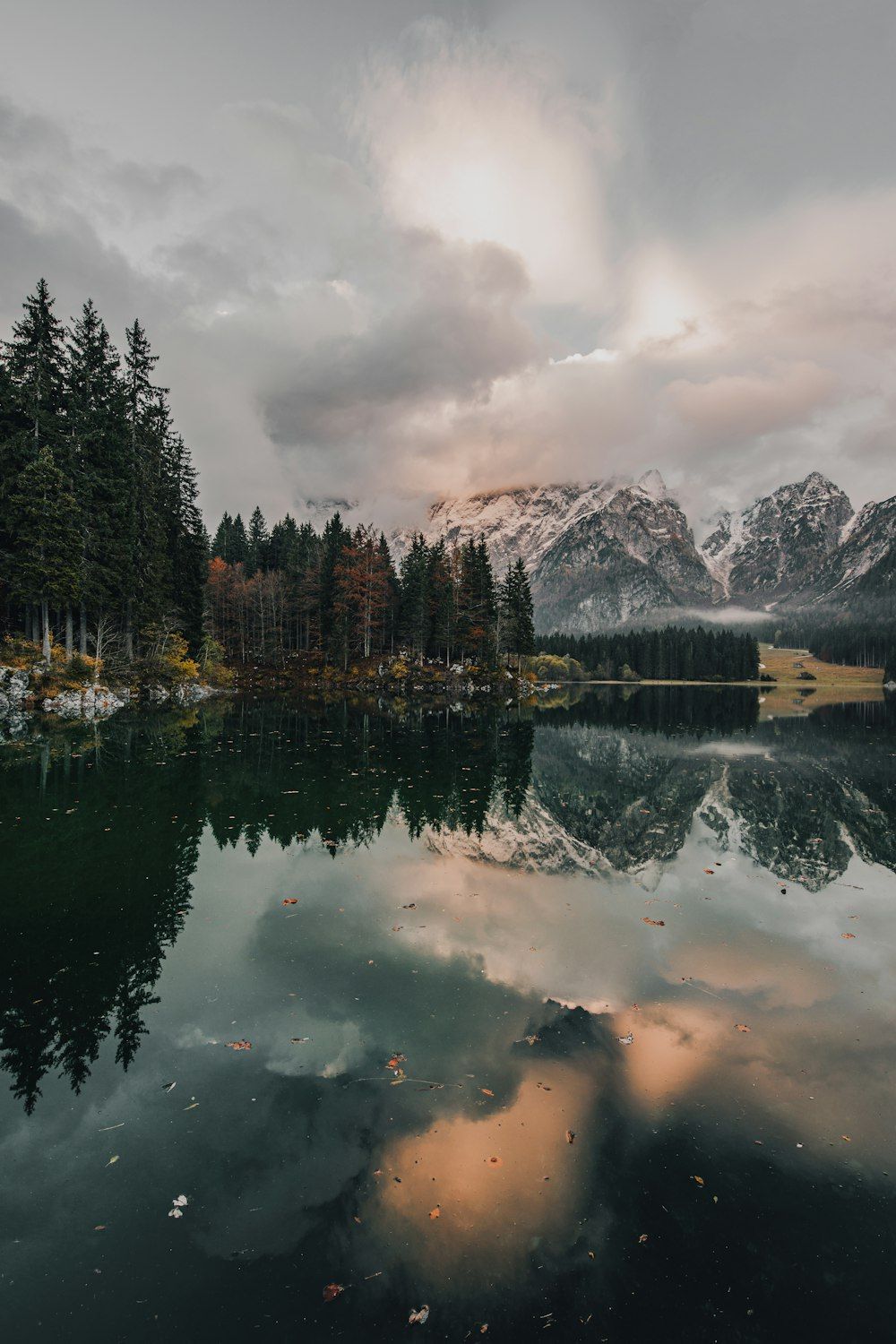 Bergsee, Wald, Wolken, Spiegelung, Abendlicht, HD, Hintergrundbild fürs Handy