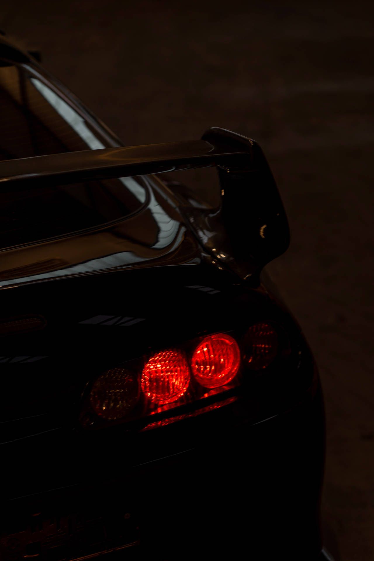 Toyota Supra MK4, Rücklichter, Dunkel, Heckspoiler, Hochformat, Hintergrundbild fürs Smartphone