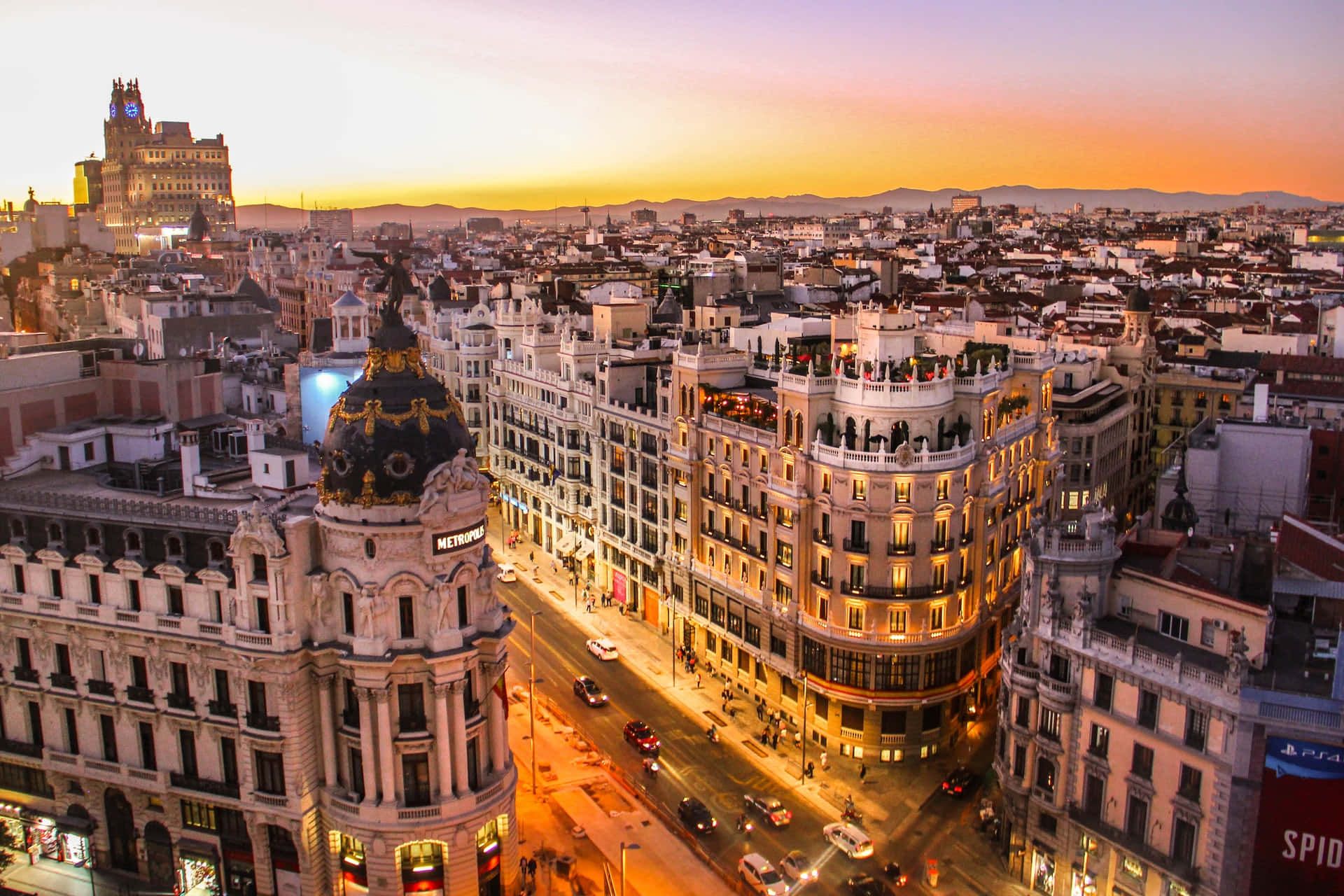 Gran Vía, Edificio Metrópolis, Madrid, Spanien, Stadtpanorama, Sonnenuntergang, Full-HD-Hintergrund