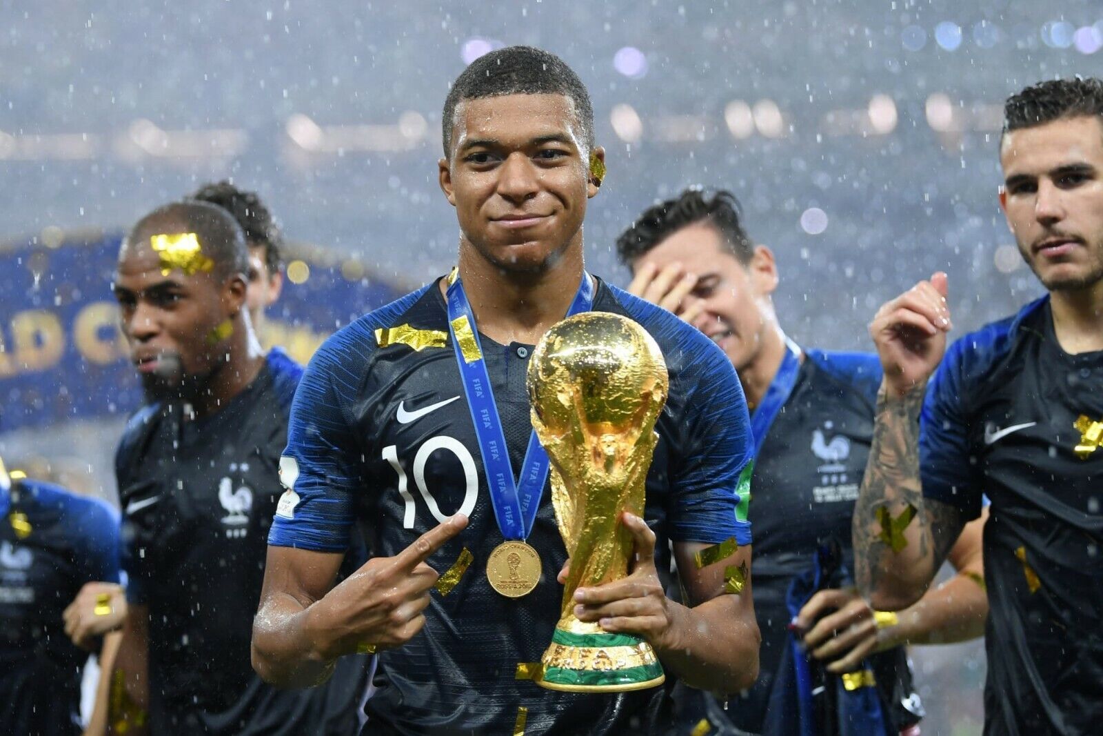 Kylian Mbappé, WM-Pokal, Französische Nationalmannschaft, Weltmeisterschaft 2018, Medaille, Feier, HD Wallpaper