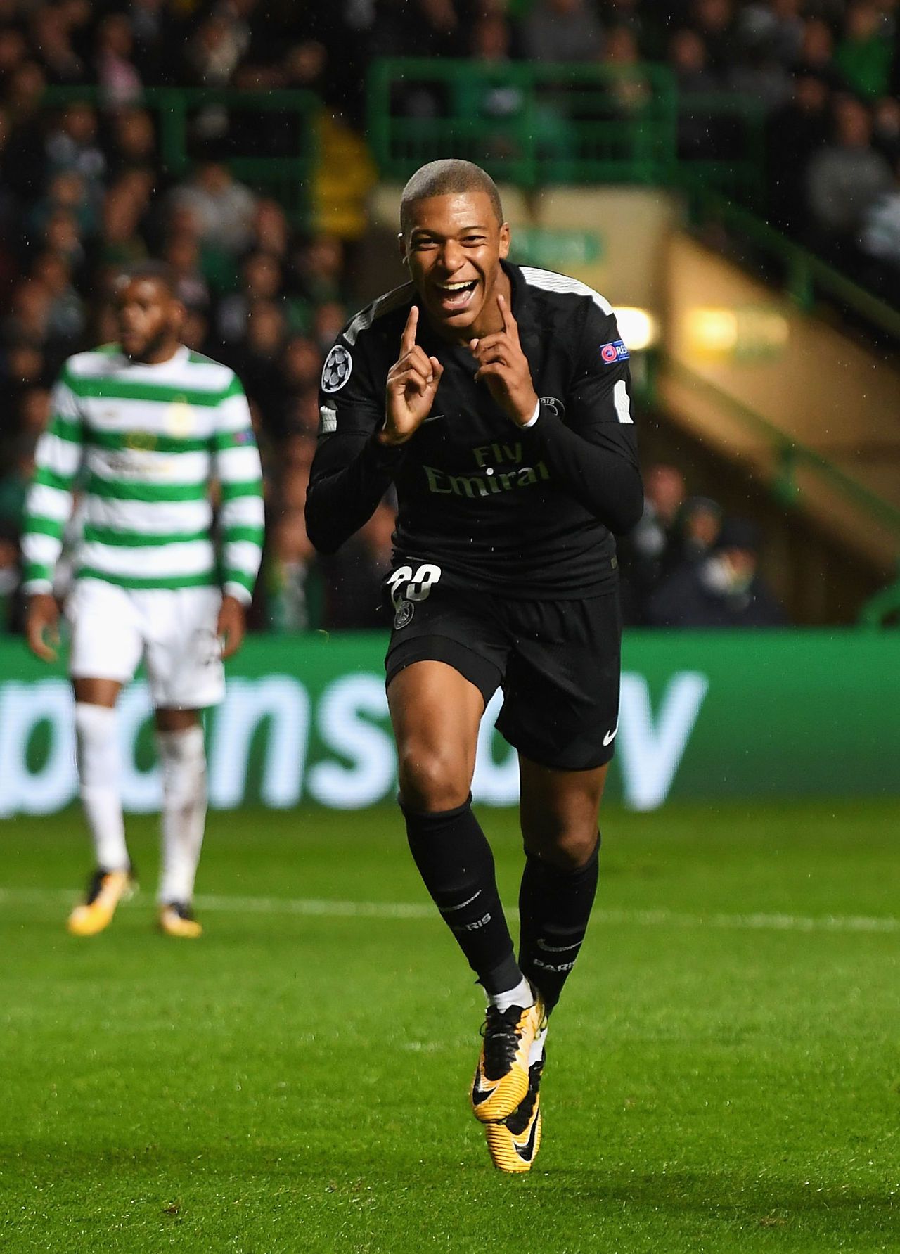 Kylian Mbappé, Paris Saint-Germain, Celtic Glasgow, Stadion, Rasen, Full HD, Tablet-Hintergrund