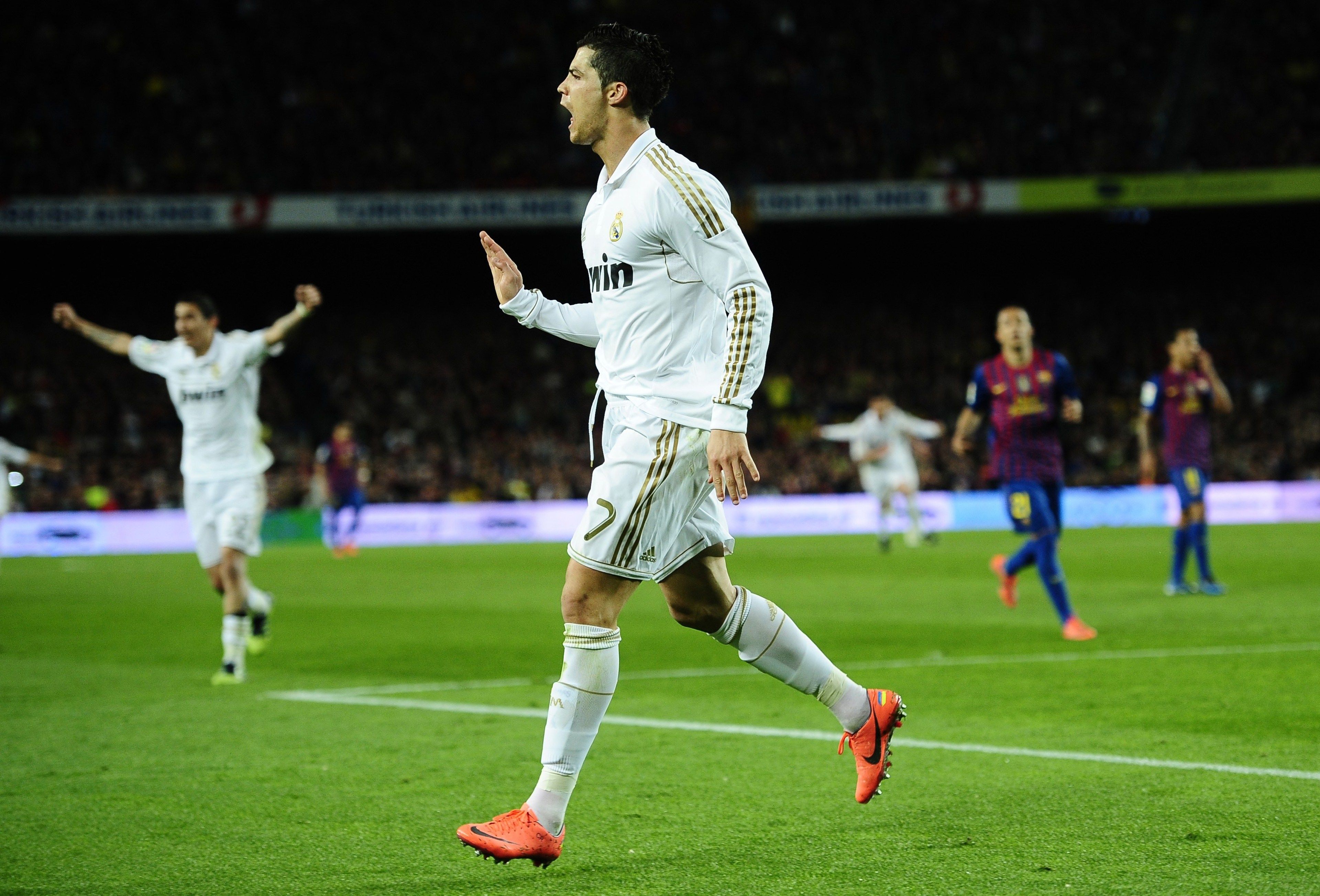 Cristiano Ronaldo, Real Madrid, El Clásico, Torjubel, Spielfeld, 4K-Hintergrundbild für PC