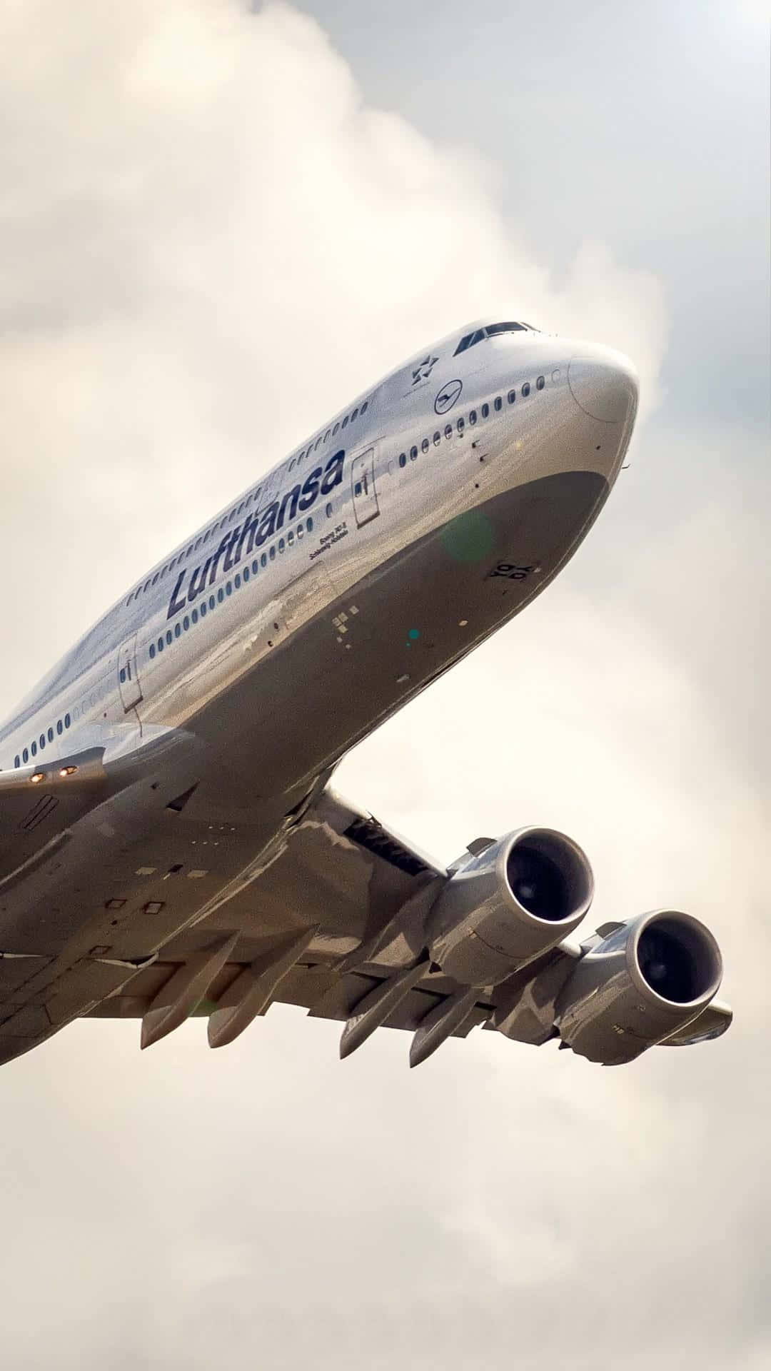 Boeing 747, Froschperspektive, Start, Wolkenhimmel, Triebwerke, Full HD, iPhone-Hintergrundbild