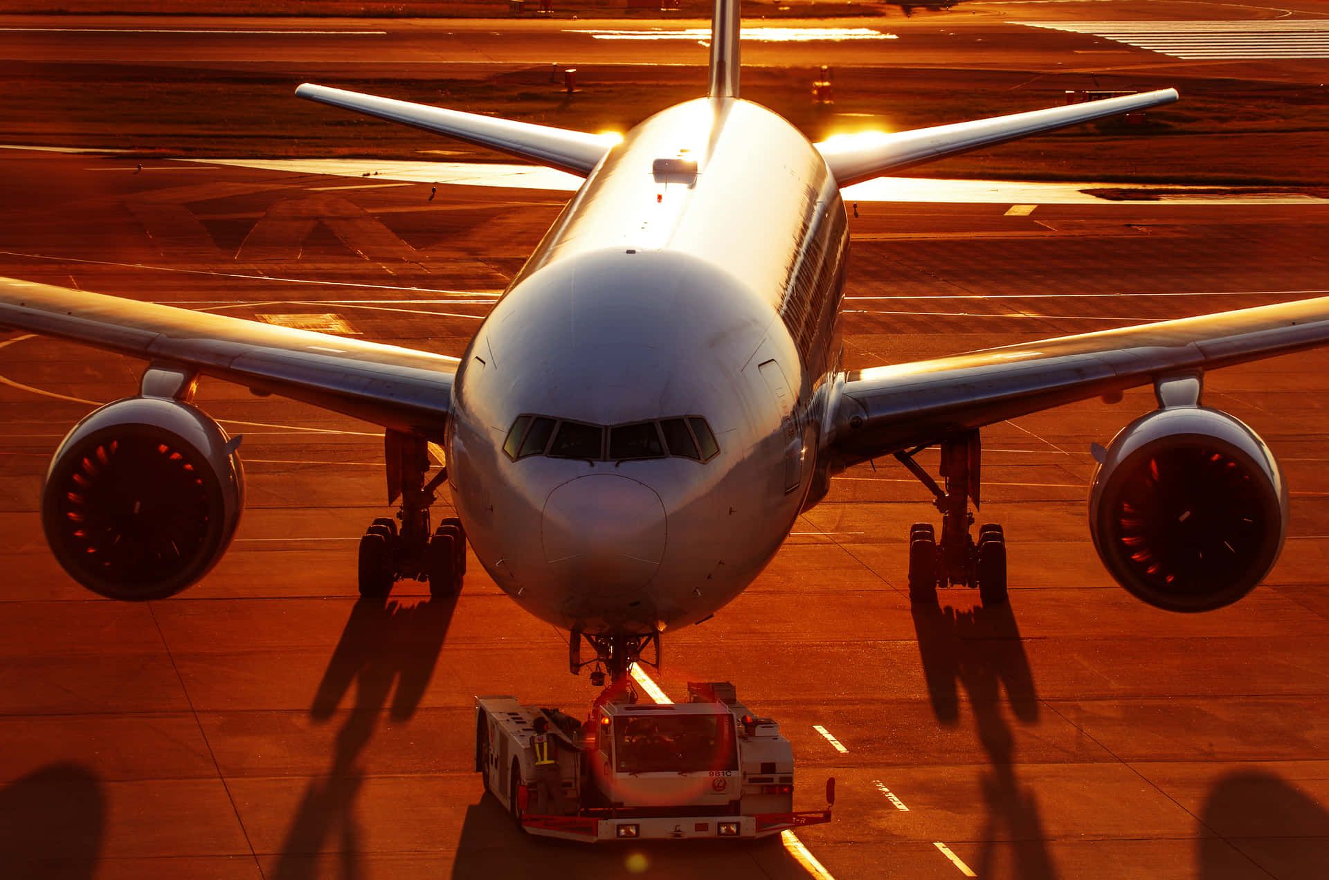 Boeing 777, Frontansicht, Flughafen, Oranges Licht, Triebwerke, Full HD, PC-Hintergrundbild