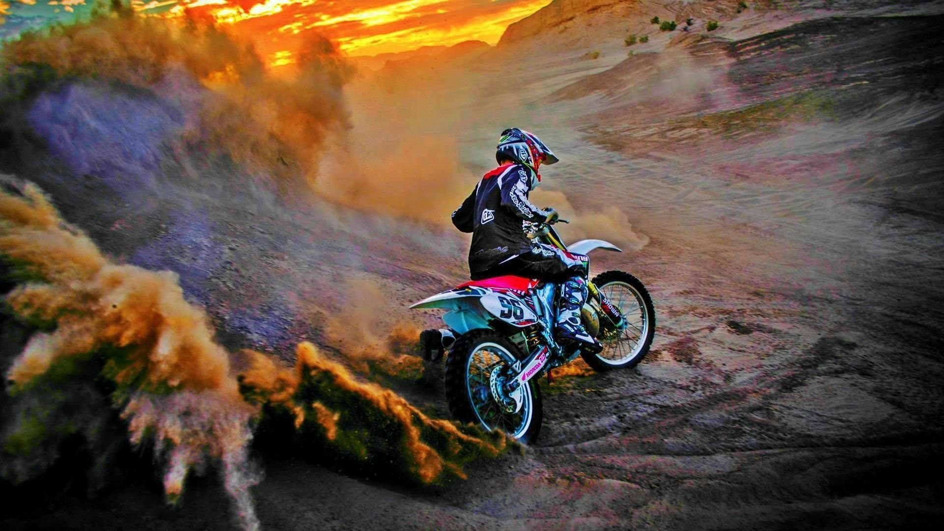 Motocross, Kurvenfahrt, Staubwolke, Sonnenlicht, Dirt-Strecke, Full HD, Windows-Hintergrundbild