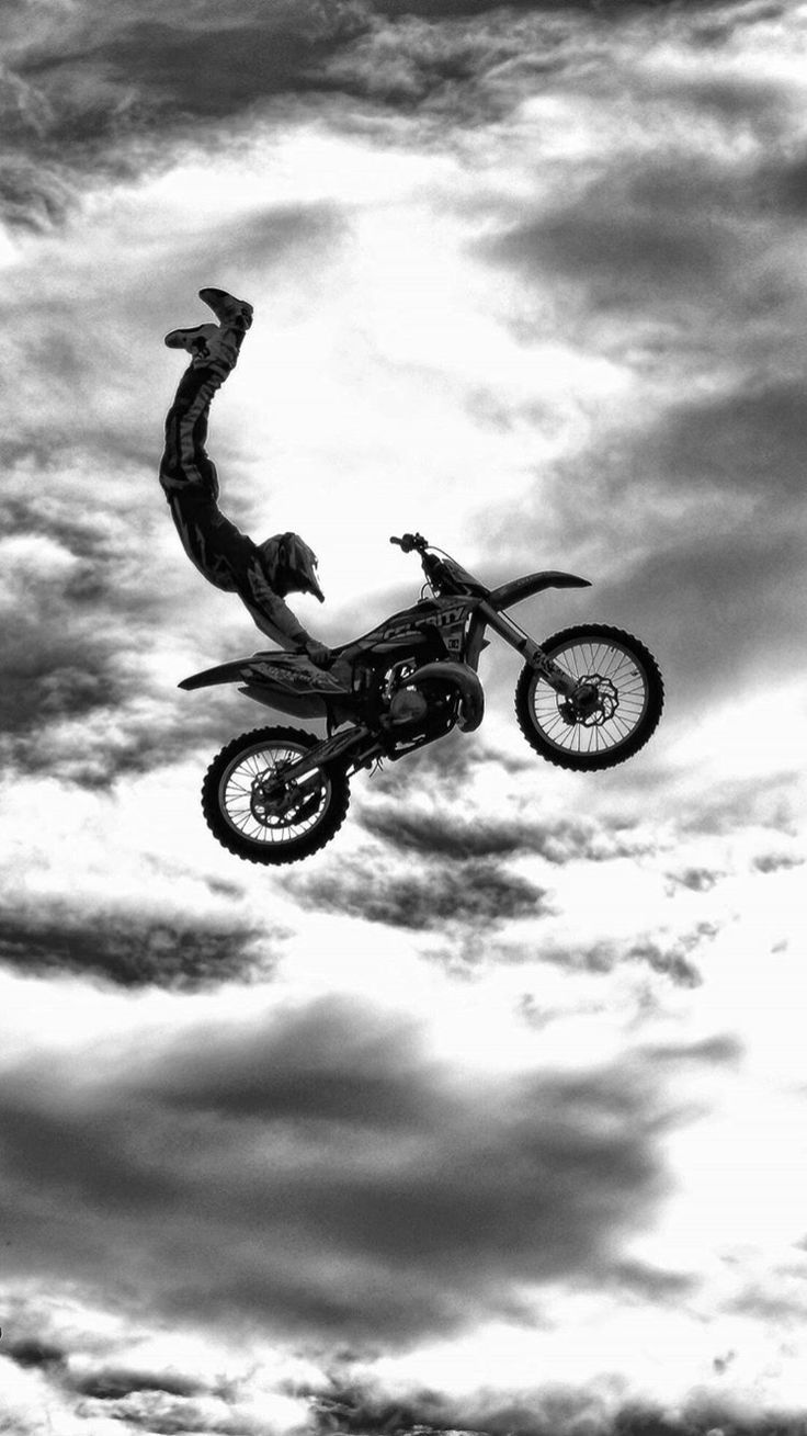 Freestyle-Motocross, Stunt, Schwarzweiß, Wolken, Sprung, HD, Handy-Hintergrundbild