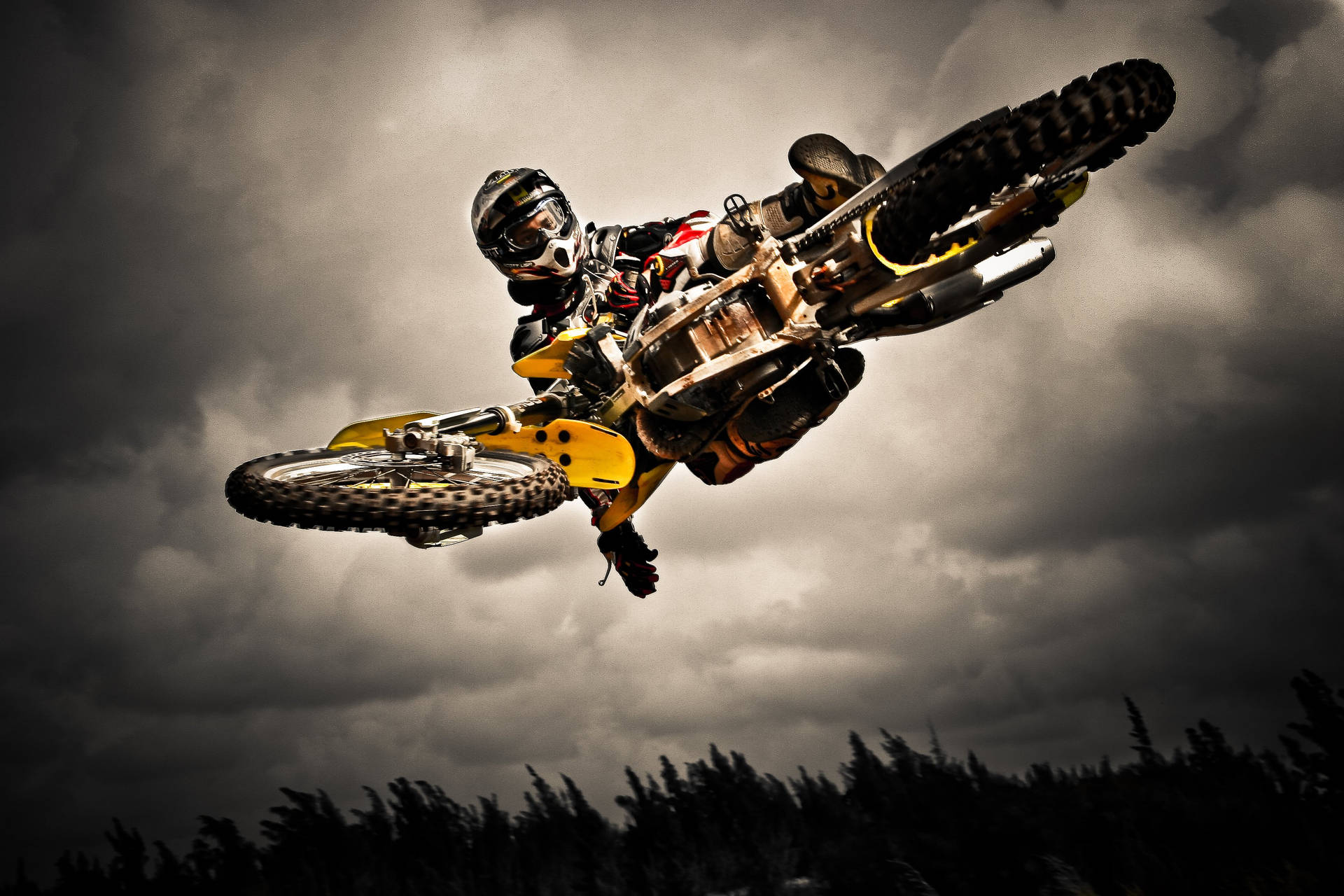 Motocross, Whip, Sprung, Dramatischer Himmel, Gelbes Motorrad, Full-HD-Hintergrundbild für PC