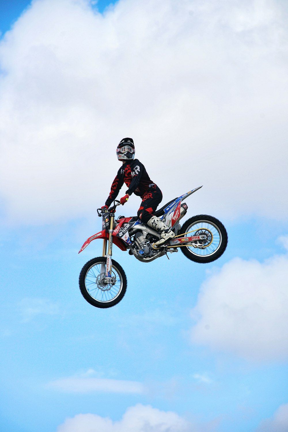Motocross, Sprung, Blauer Himmel, Wolken, Hochformat, HD, Sperrbildschirm fürs iPhone