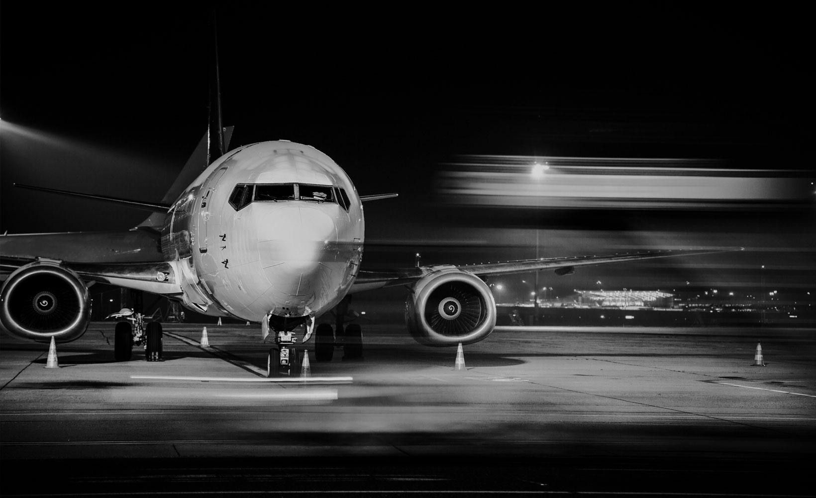 Boeing 737, Frontansicht, Graustufen, Rollfeld, Bewegungsunschärfe, HD, PC-Hintergrundbild