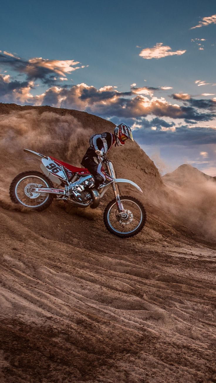 Motocross, Sprung, Hügel, Wolken, Wüste, HD, Handy-Hintergrund im Hochformat