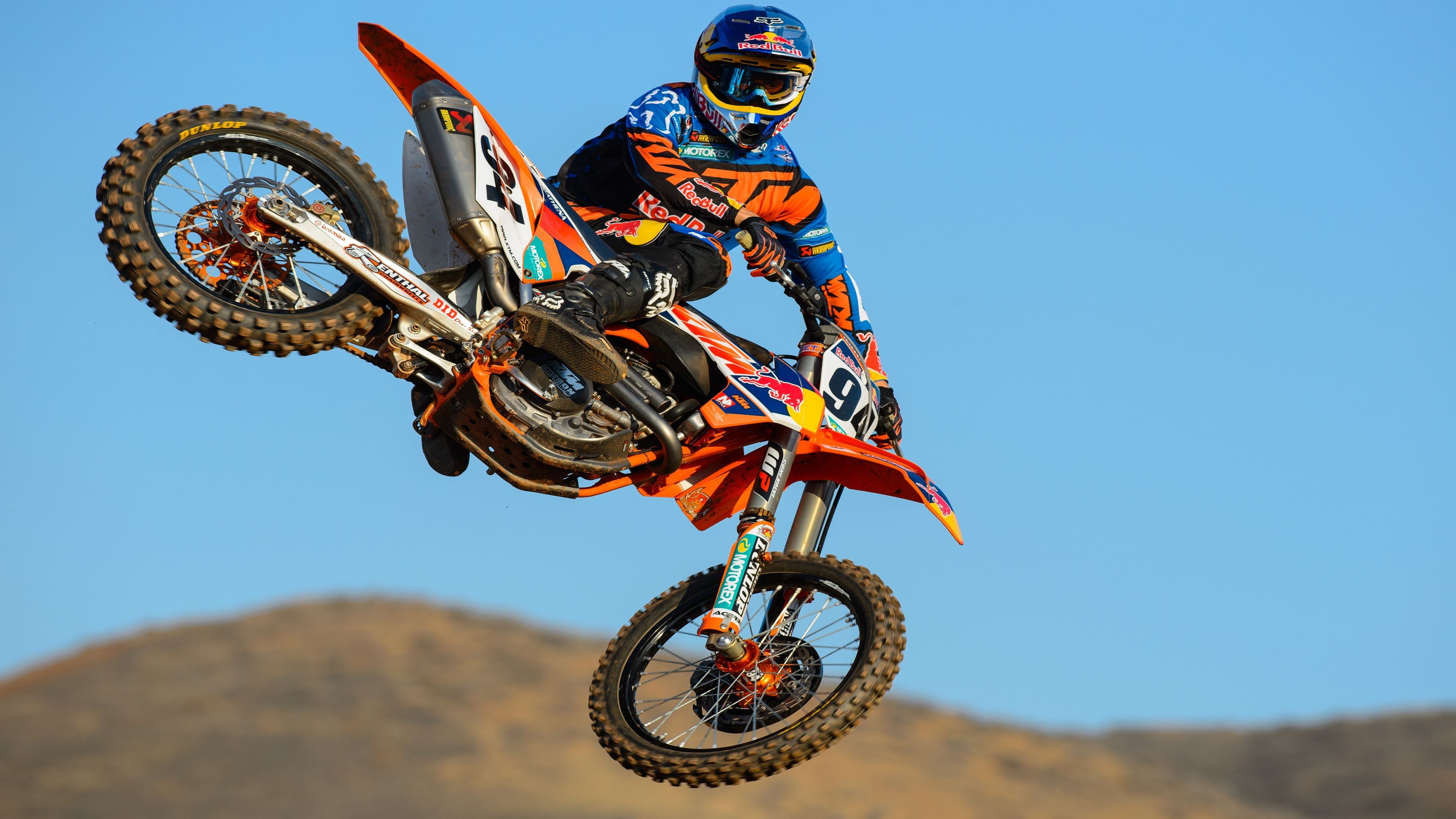 KTM, Red Bull, Motocross, Whip, Blauer Himmel, 4K, Desktop-Hintergrund für Windows