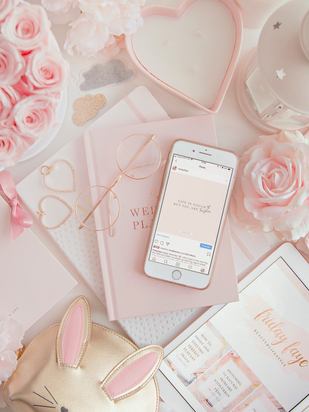 Smartphone, Notizbuch, Rosen, Flatlay, Schreibtisch, Full HD, iPad-Hintergrundbild