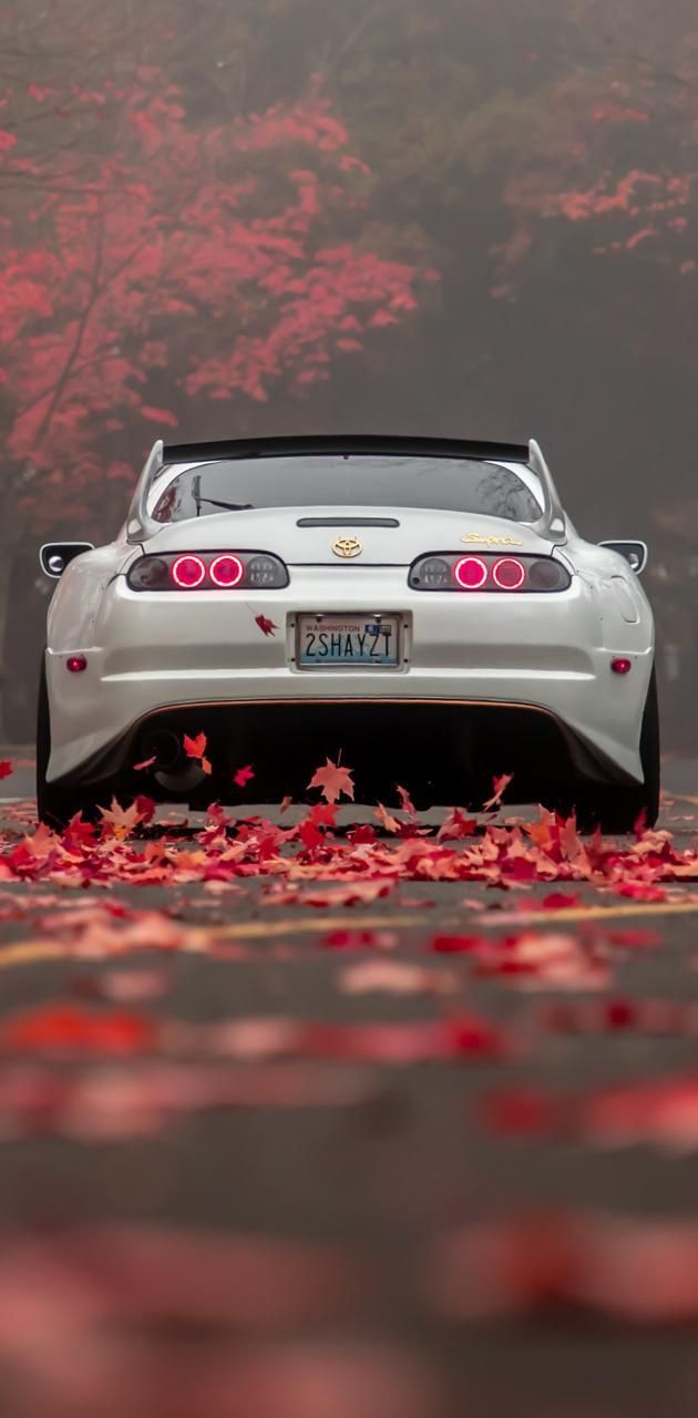 Toyota Supra MK4, Weiß, Rote Blätter, Herbst, Hochformat, Hintergrundbild fürs Smartphone