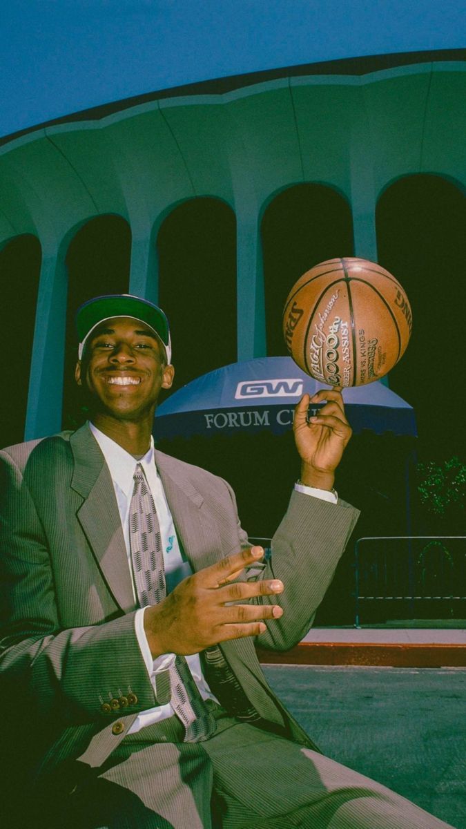 Kobe Bryant, Basketball, Anzug, Gemälde, Jugend, Ball auf dem Finger, Hintergrundbild fürs Handy