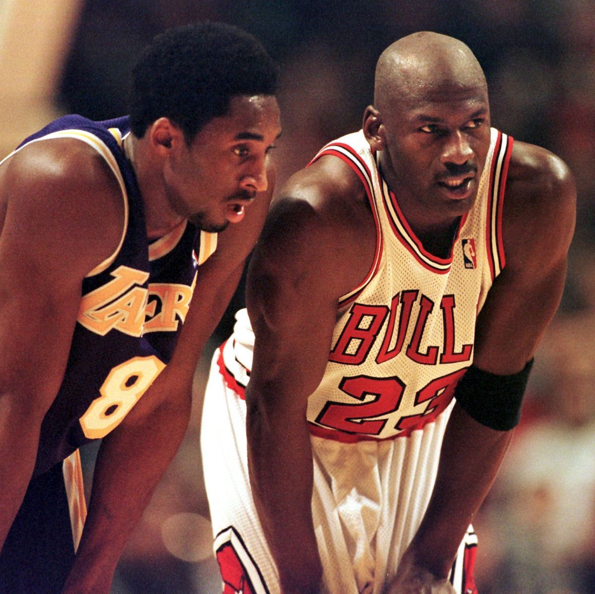 Kobe Bryant, Michael Jordan, Los Angeles Lakers, Chicago Bulls, Basketball-Legenden, Spielszene, Tablet-Hintergrund