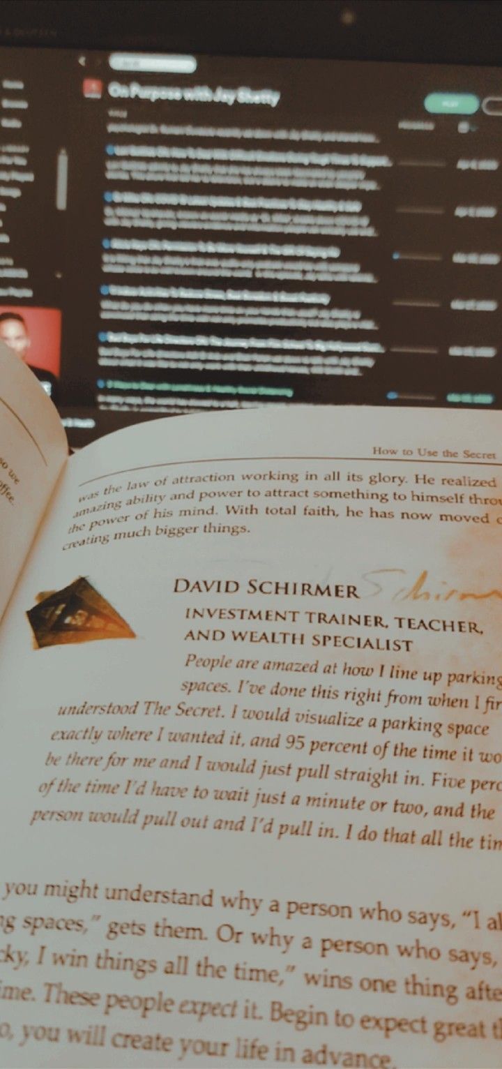 Buch, Smartphone, Lesen, Nahaufnahme, Hintergrundbild für iPhone und Android