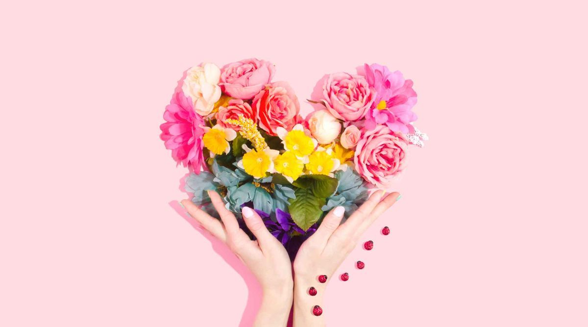 Blumenherz, Hände, Herz, Bunte Blumen, Rosa Hintergrund, Wallpaper