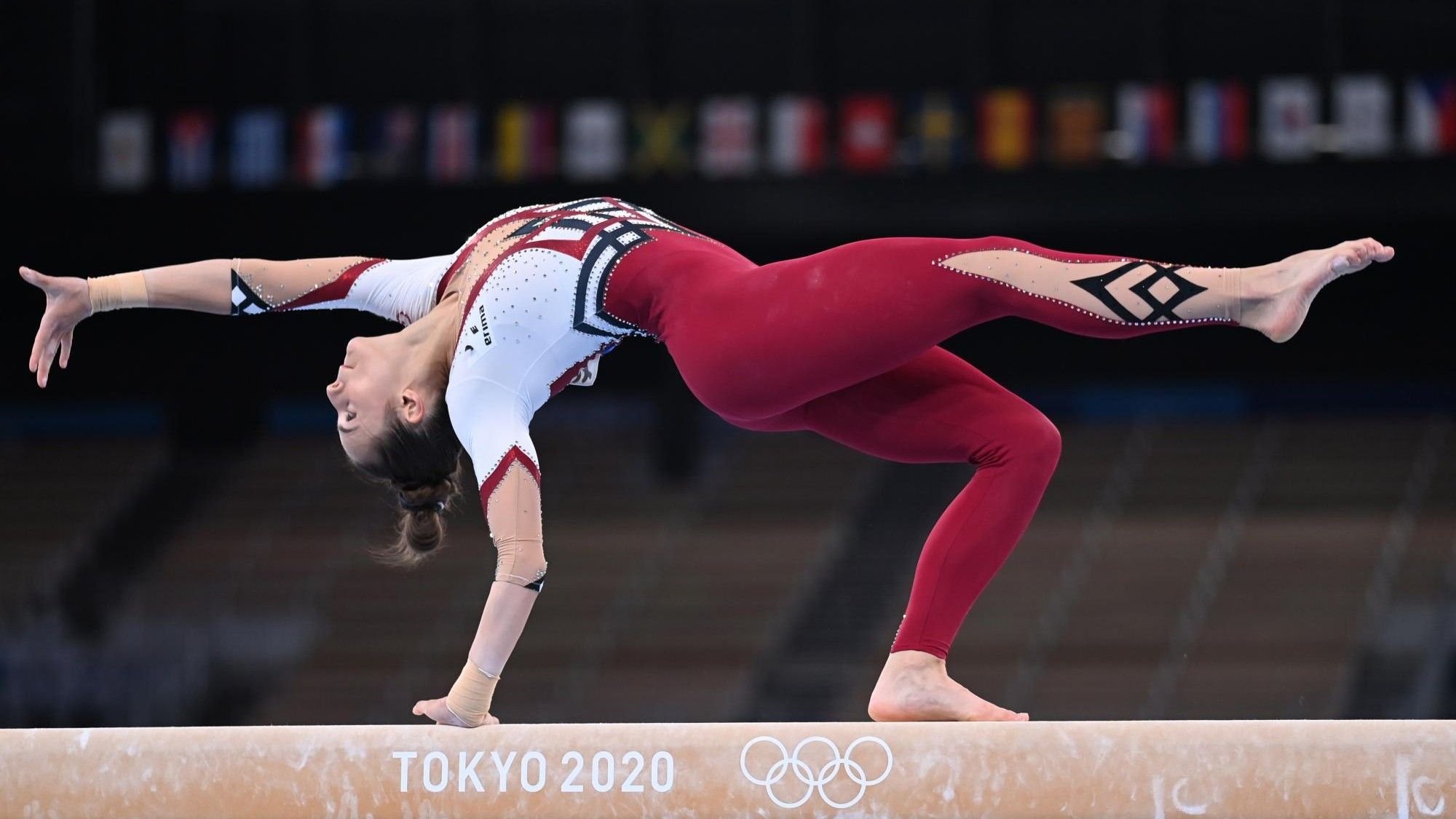 Olympische Spiele Tokio 2020, Schwebebalken, Turnerin, Gerätturnen, Ganzkörperanzug, Full-HD-Hintergrundbild