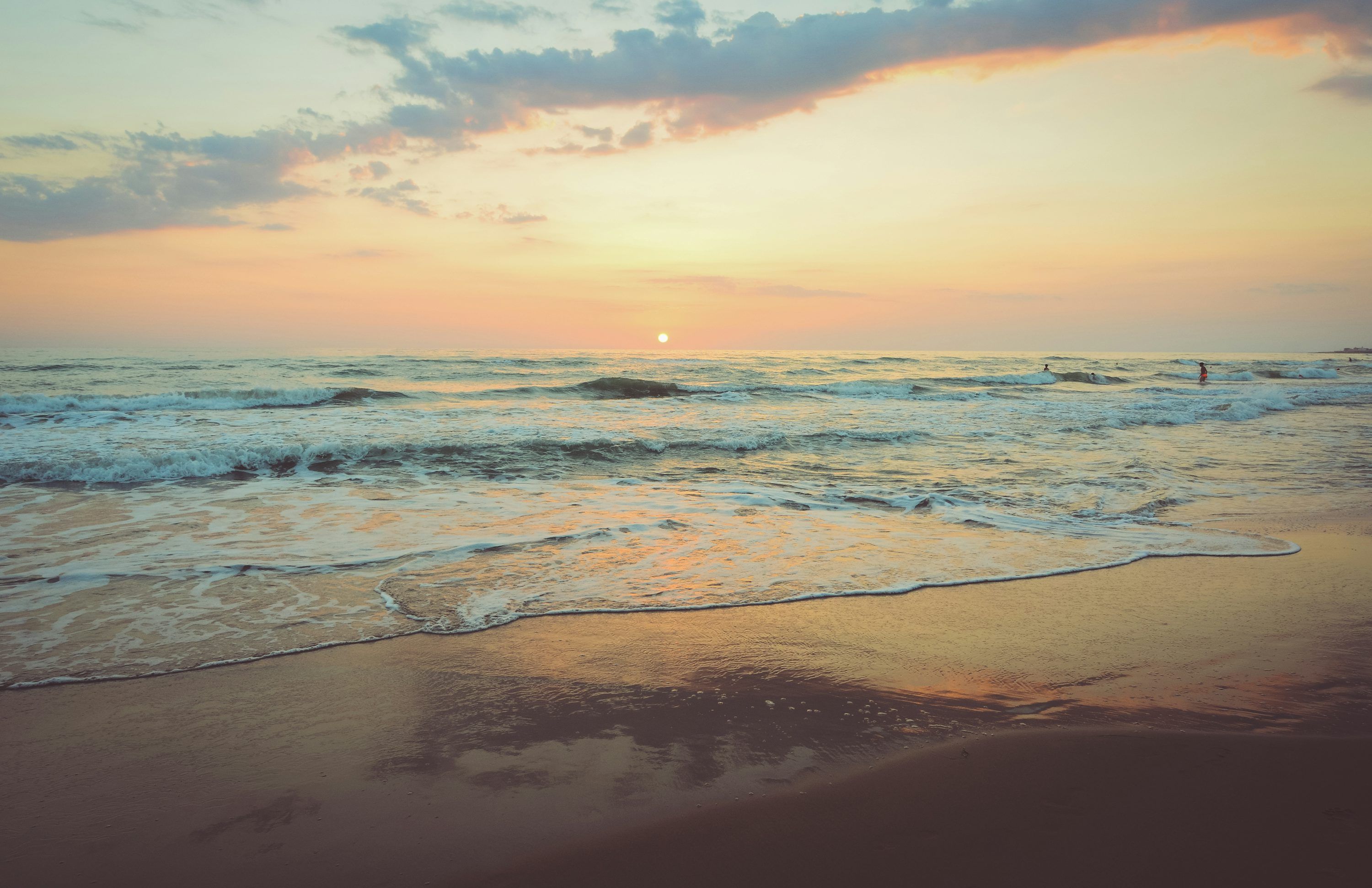 Strand, Sonnenuntergang, Wellen, Vintage-Look, Warme Töne, 2K, Desktop-Hintergrund