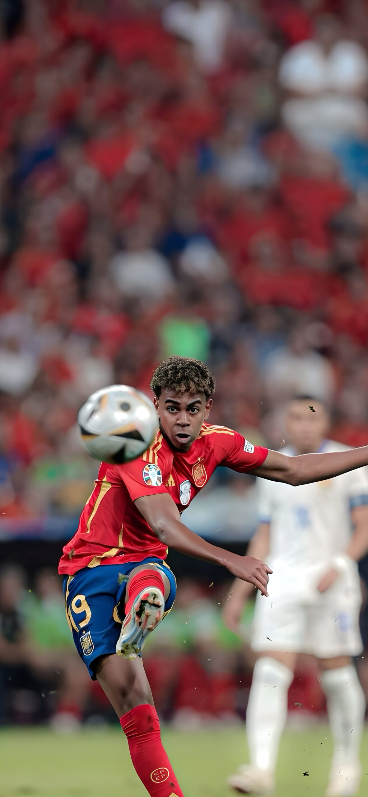Lamine Yamal, Spanische Nationalmannschaft, Torschuss, Spielszene, Stadion, Android-Hintergrundbild