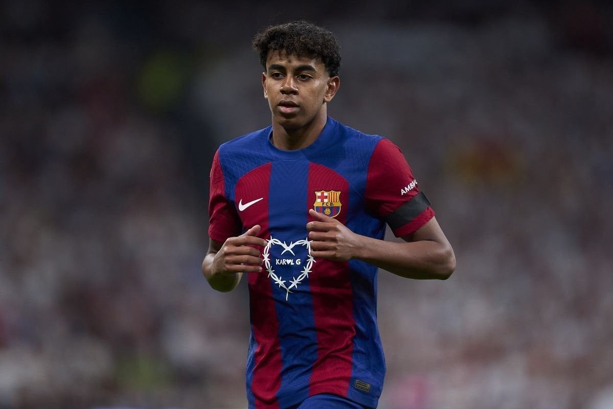 Lamine Yamal, FC Barcelona, Herzgeste, Jubel, Stadion, Hintergrund
