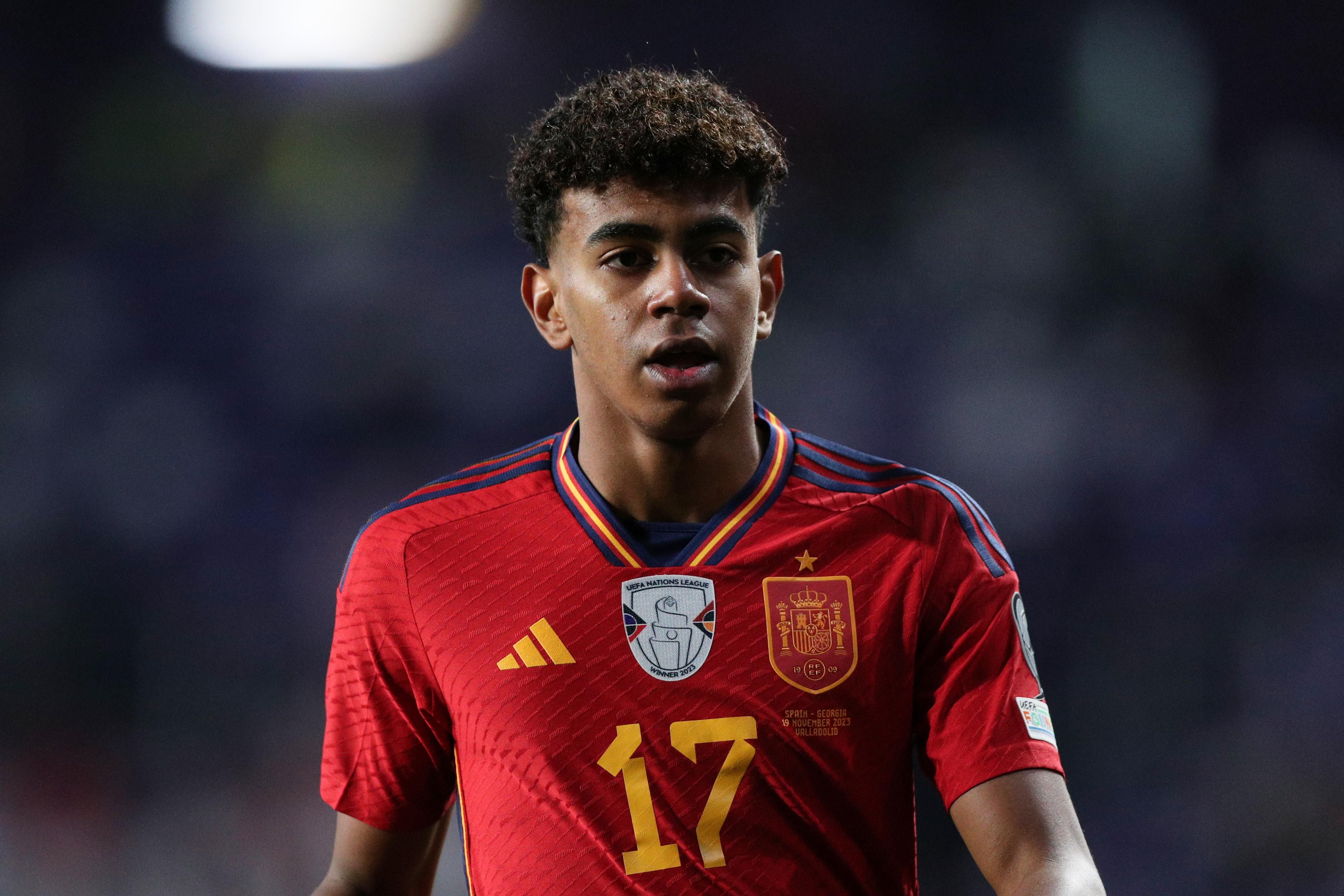 Lamine Yamal, Spanische Nationalmannschaft, Nummer 17, Porträt, Dunkler Hintergrund, 4K Wallpaper