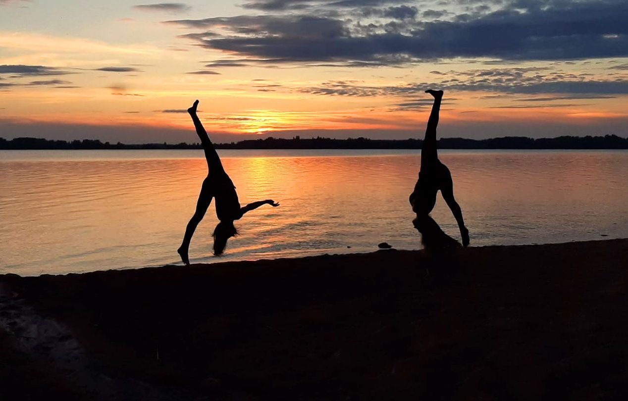 Silhouetten, Radschlag, Handstand, See, Sonnenuntergang, Hintergrund