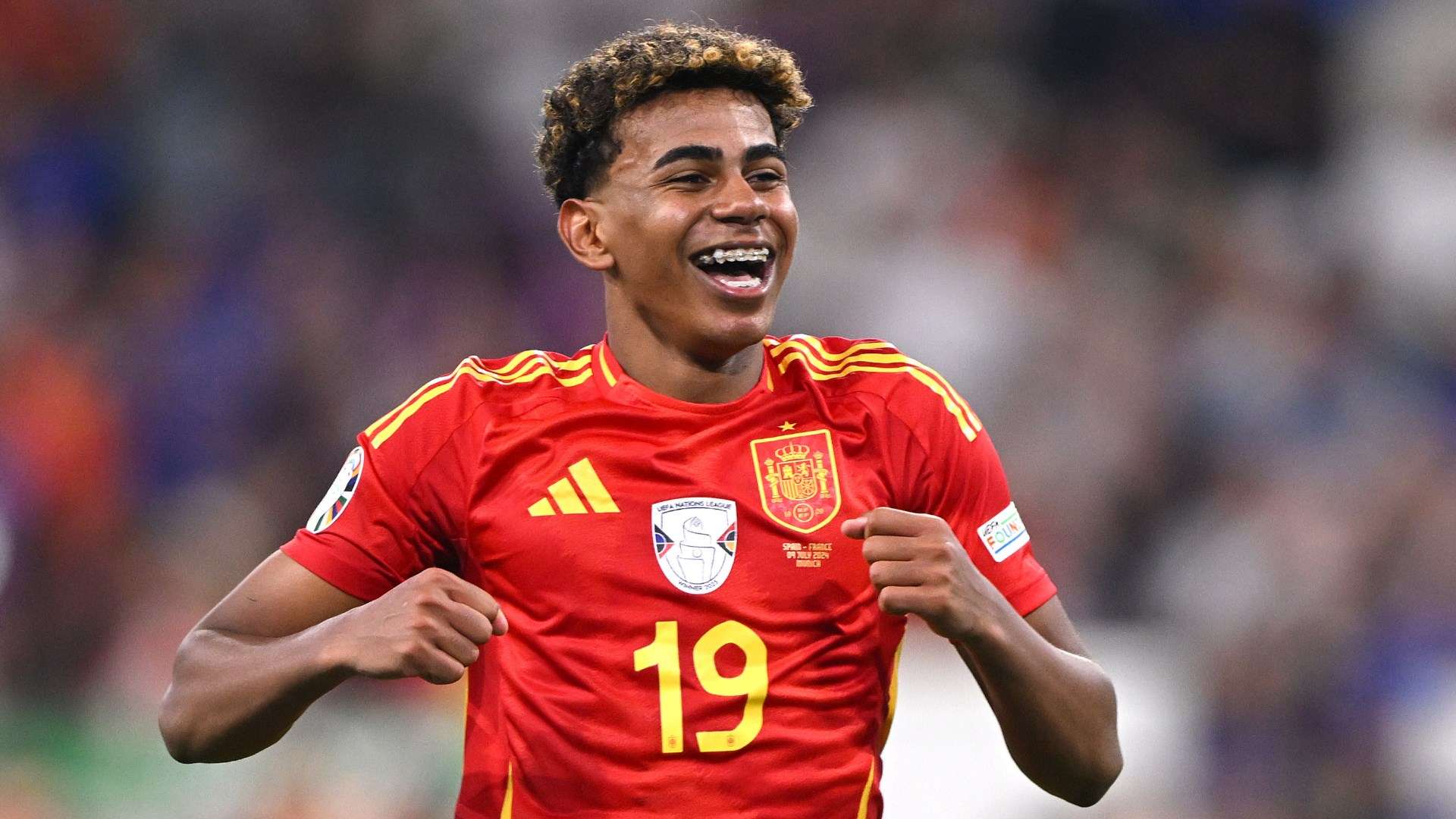 Lamine Yamal, Spanische Nationalmannschaft, Nummer 19, Lachen, Jubel, Full HD, Laptop-Hintergrundbild