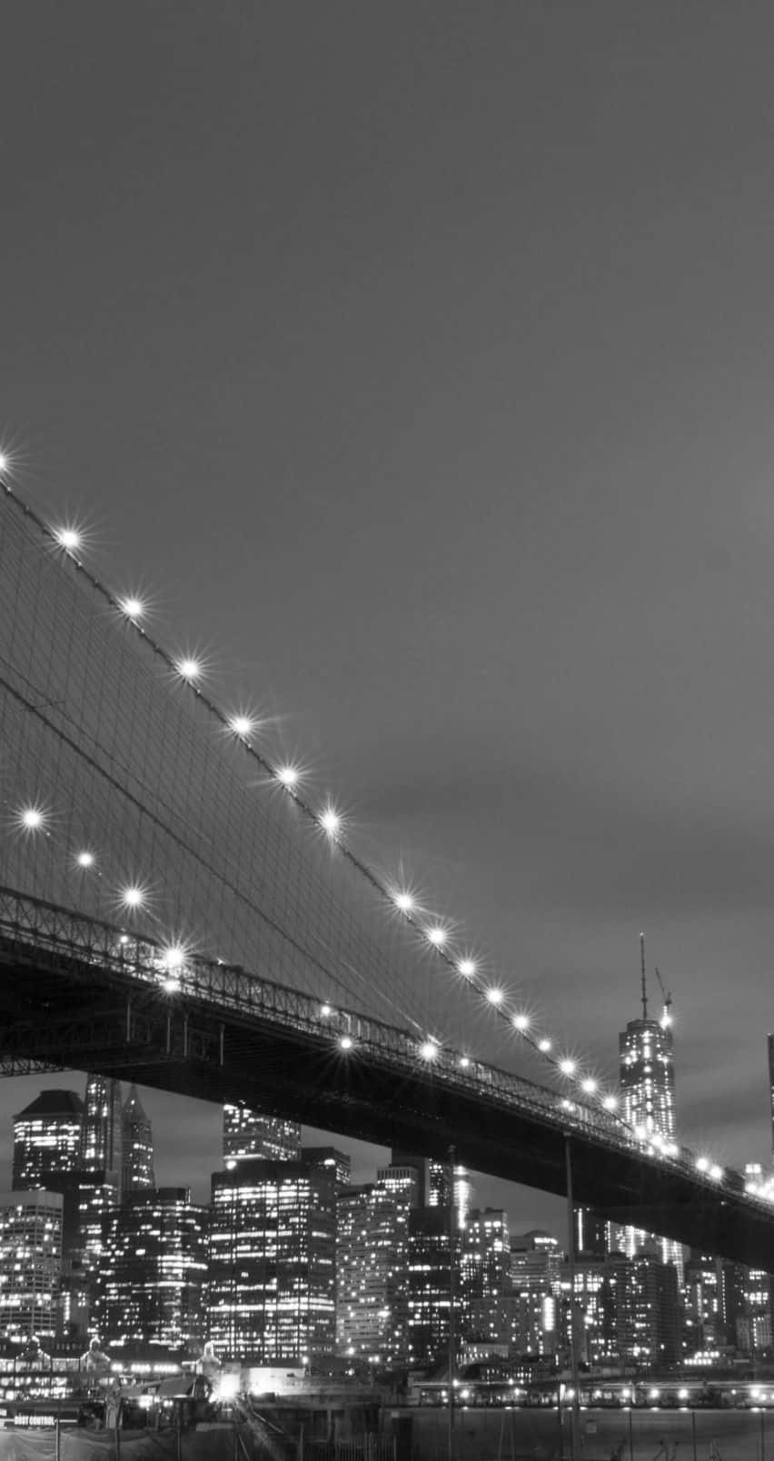 Brooklyn Bridge, New York City, Schwarz-Weiß, Nacht, Lichter, Hintergrundbild fürs Handy