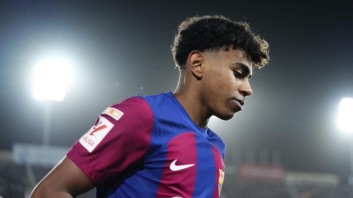 Lamine Yamal, FC Barcelona, Flutlicht, Nachtspiel, Profil, Hintergrund