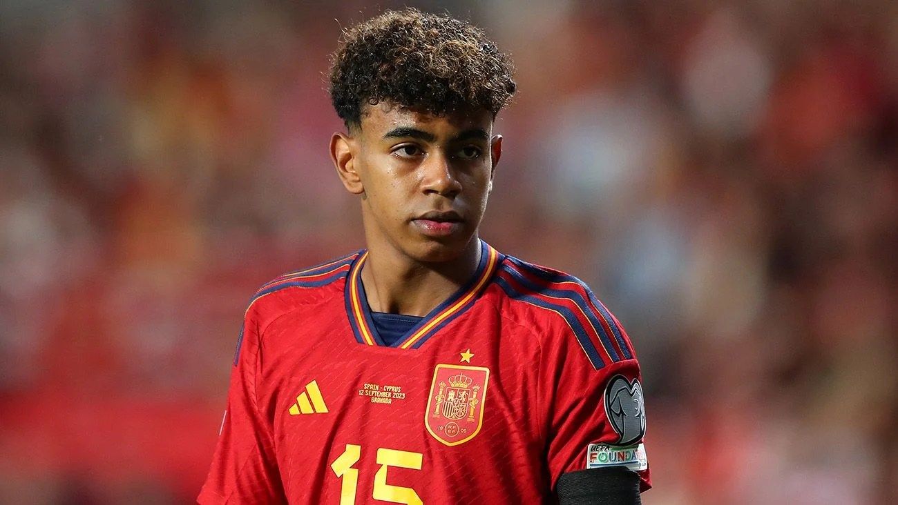 Lamine Yamal, Spanische Nationalmannschaft, Nummer 15, Porträt, Rote Töne, HD, Windows-Hintergrundbild