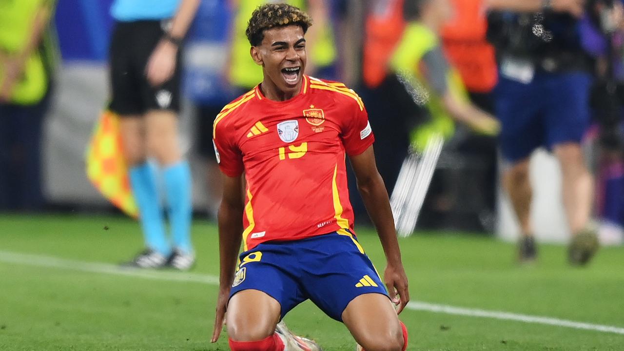 Lamine Yamal, Spanische Nationalmannschaft, Kniend, Torjubel, Spielfeld, HD-Hintergrundbild für PC