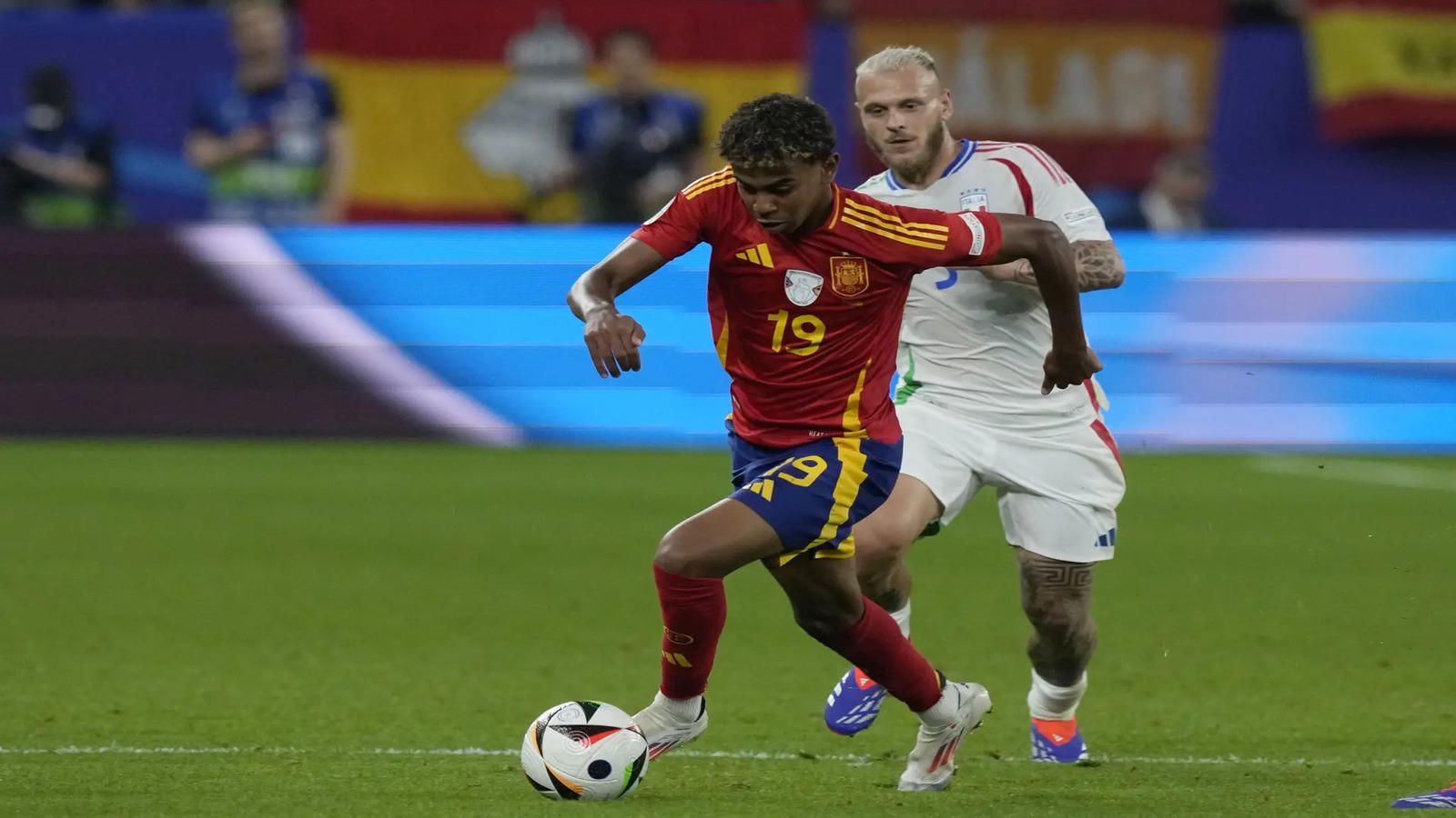 Lamine Yamal, Spanische Nationalmannschaft, Dribbling, Zweikampf, Ball, HD, PC-Hintergrundbild