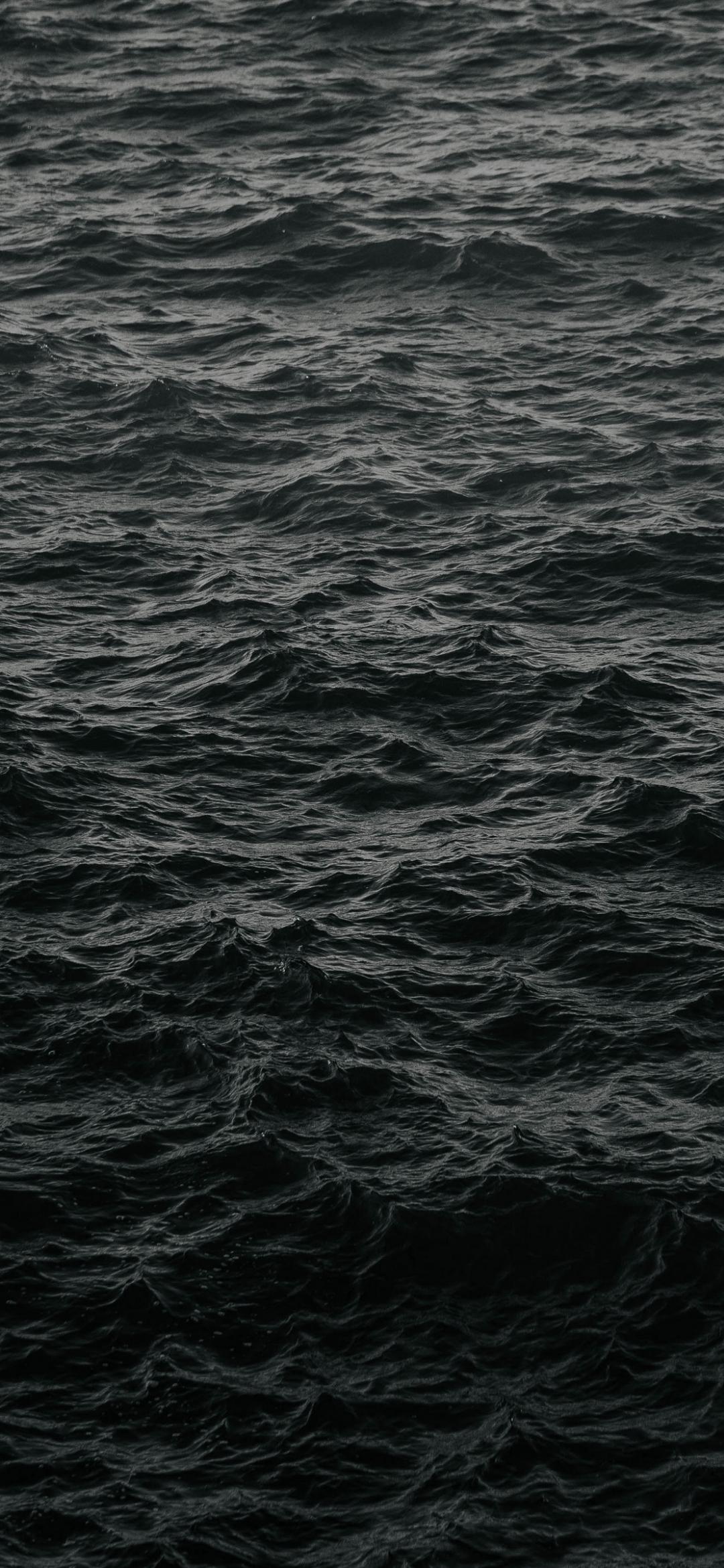 Dunkles Meer, Wasseroberfläche, Minimalistisch, Schwarzgrau, 1080x2340, Handy-Hintergrund