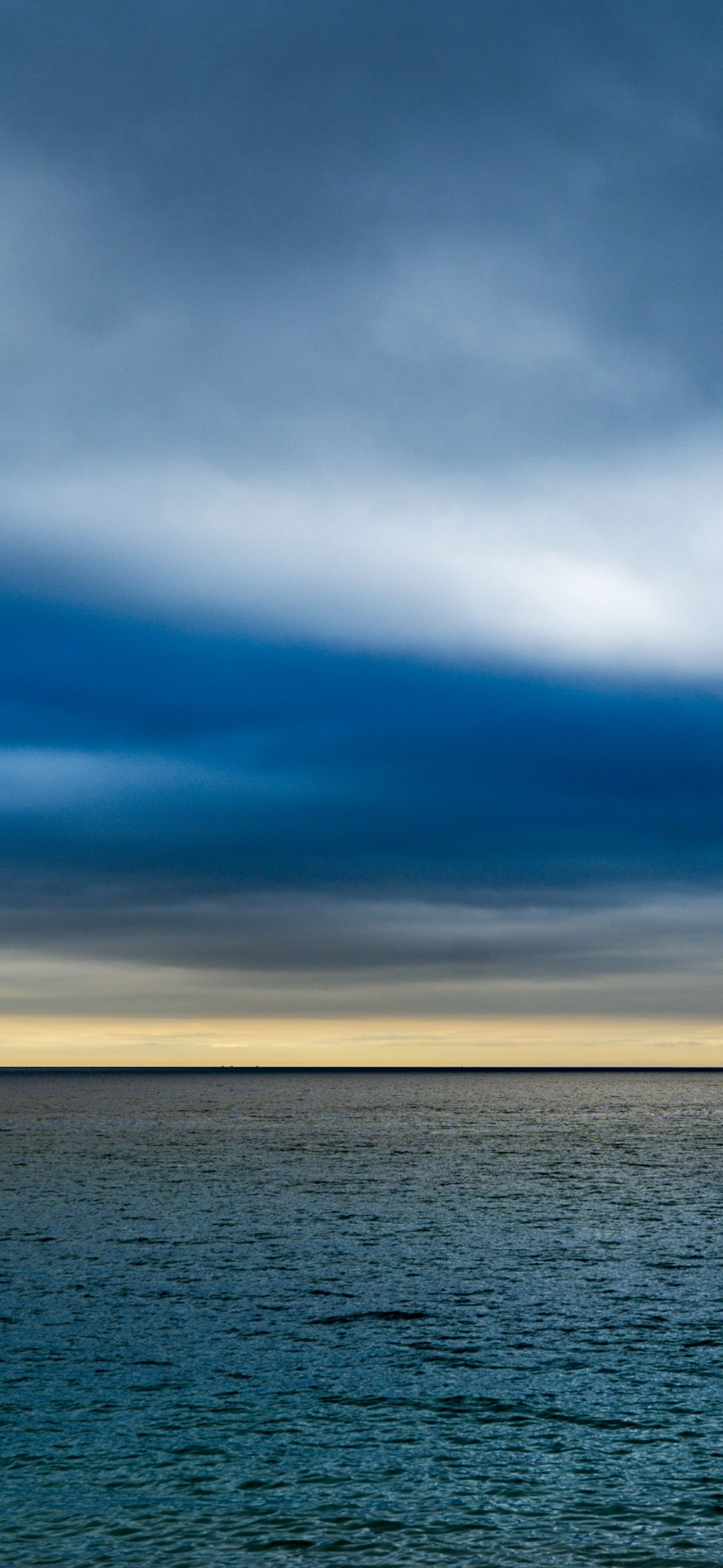 Meer, Horizont, Bewölkter Himmel, Dämmerung, Blaue Töne, Full HD, Handy-Hintergrundbild