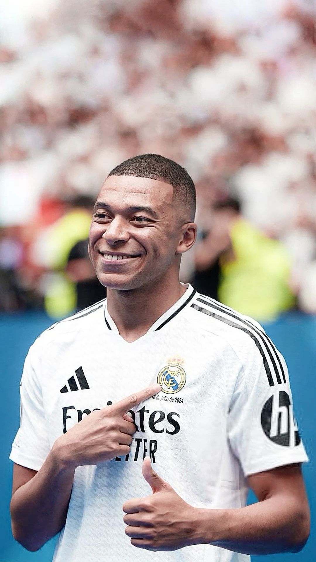 Kylian Mbappé, Real Madrid, Lächeln, Weißes Trikot, Präsentation, Sperrbildschirm fürs iPhone