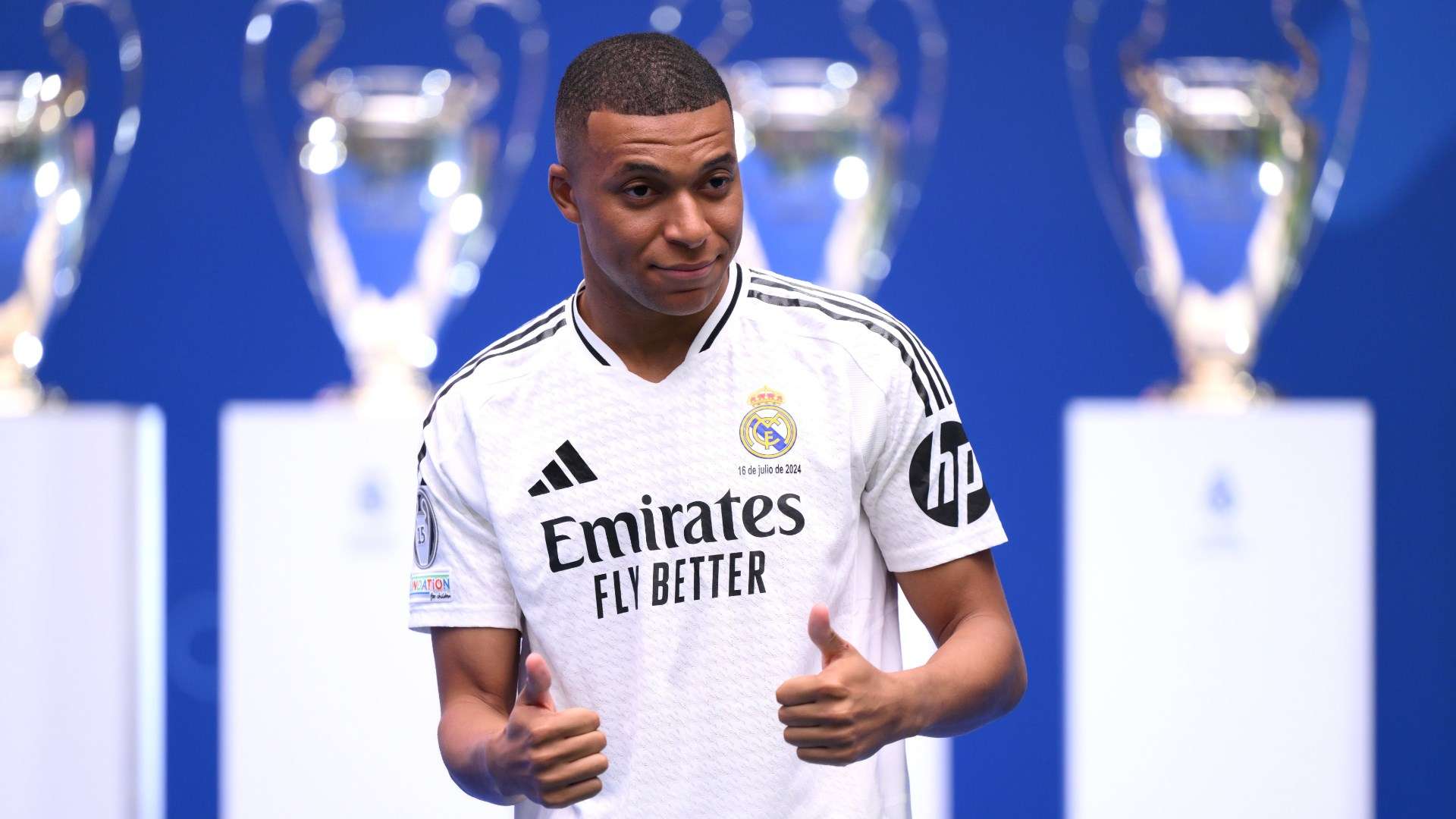Kylian Mbappé, Real Madrid, Champions-League-Pokale, Daumen hoch, Präsentation, 1080p-Hintergrundbild