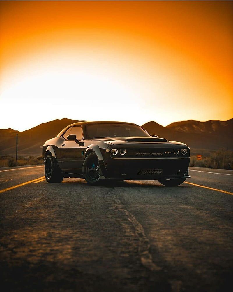 Dodge Challenger, Sonnenuntergang, Straße, Berge, Orangefarbener Himmel, HD, iPad-Hintergrundbild