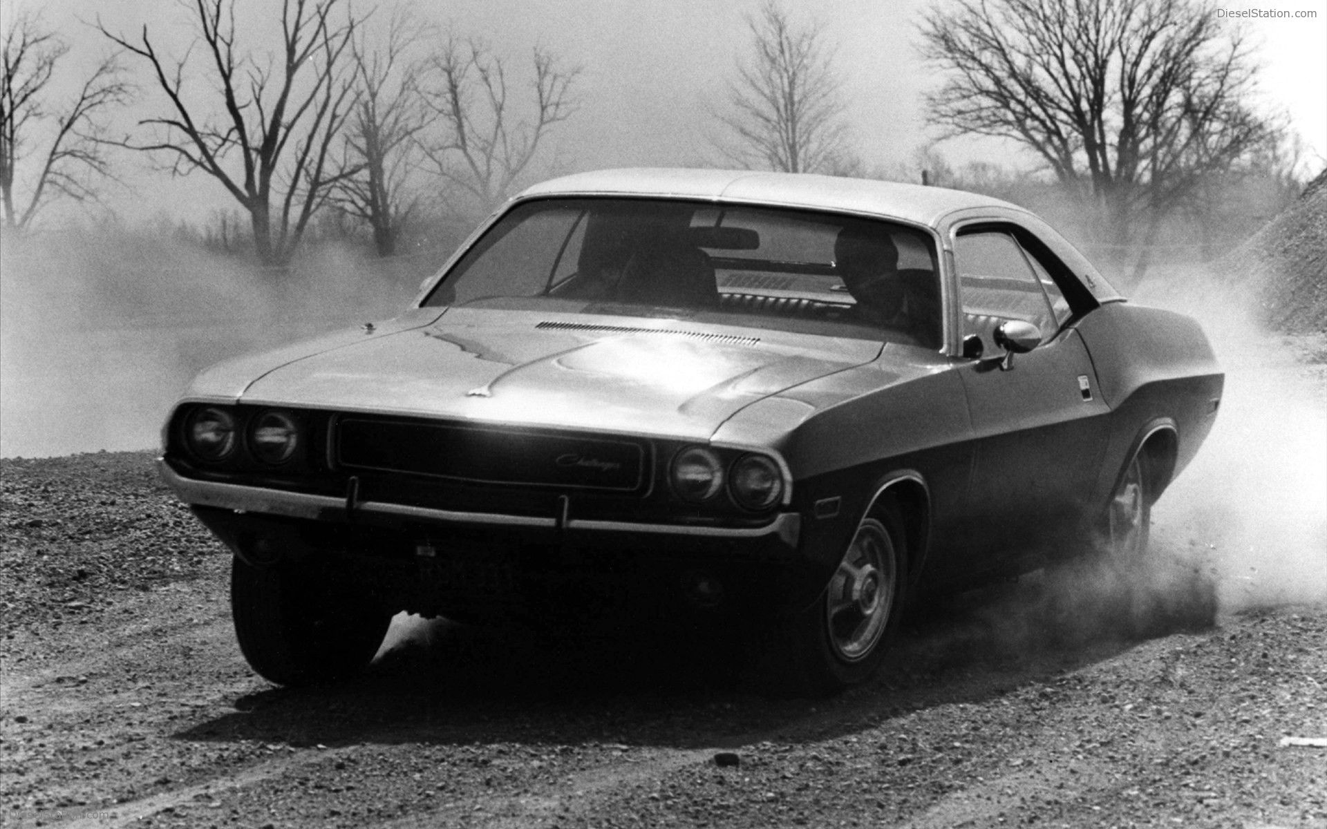 Dodge Challenger 1970, Oldtimer, Schwarzweiß, Staub, Muscle-Car, Full HD, MacBook-Hintergrundbild