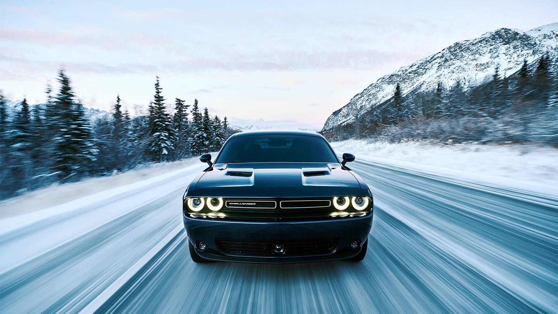 Dodge Challenger, Schnee, Winterstraße, Berge, Nadelwald, Full HD, Desktop-Hintergrund