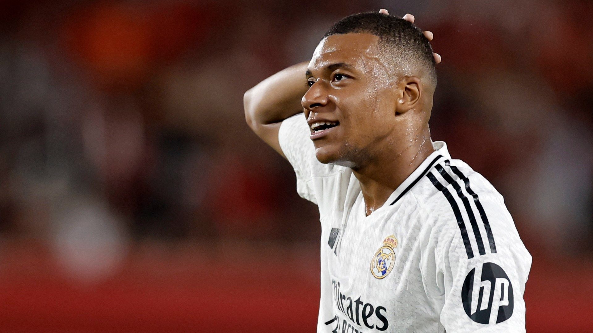 Kylian Mbappé, Real Madrid, Nahaufnahme, Roter Hintergrund, Fußballstar, Full HD Wallpaper