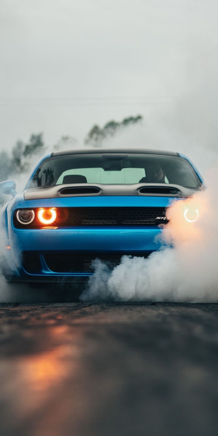 Dodge Challenger, Blaues Auto, Burnout, Rauch, Hochformat, Hintergrundbild fürs Handy