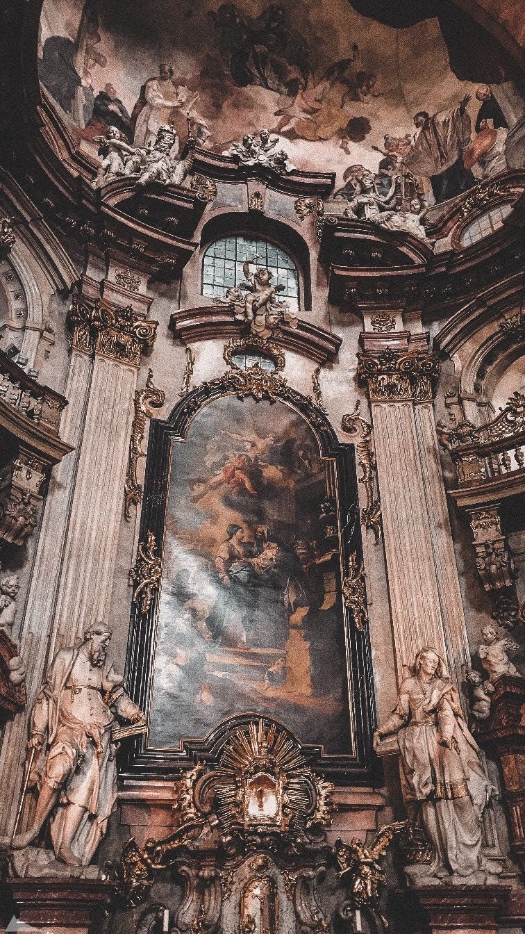 Barockkirche, Altar, Fresken, Kircheninnenraum, Goldverzierung, Hintergrundbild fürs Handy